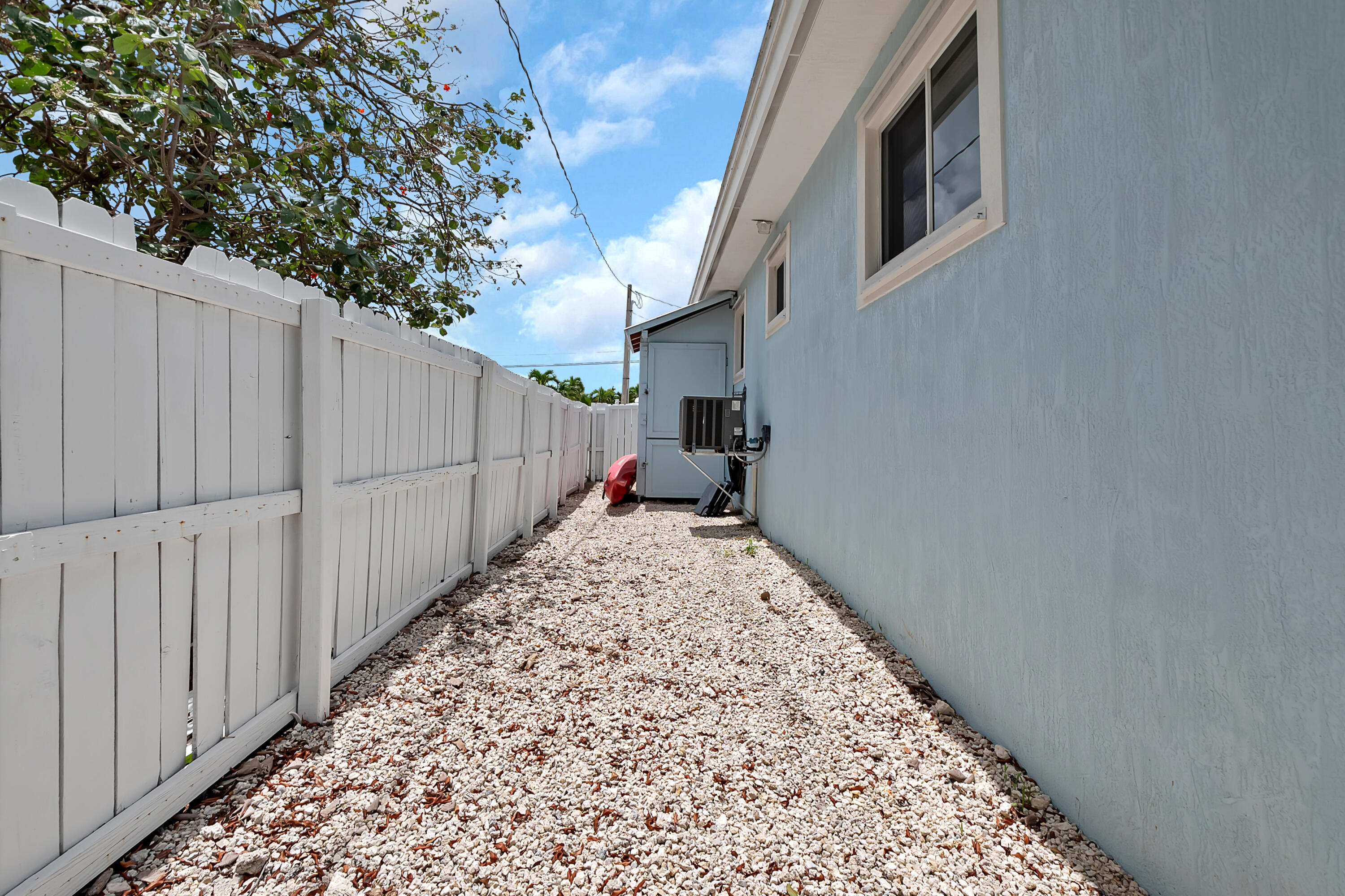 939 Plantation Road Property Photo 6