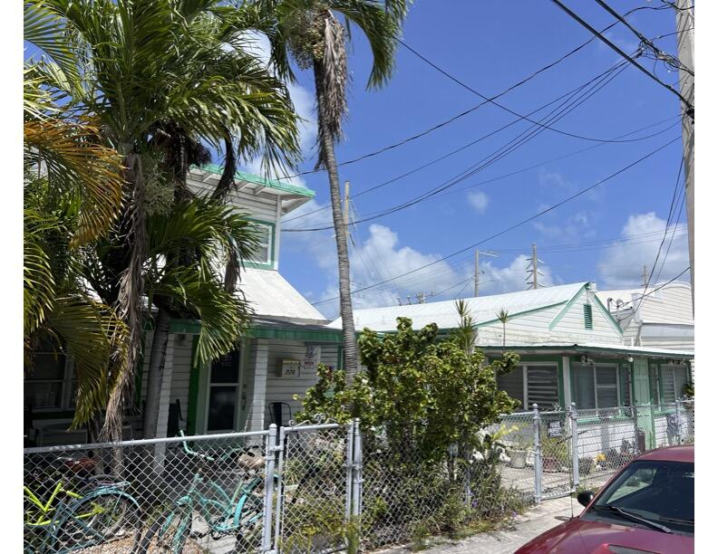 720-726 Emma Street Property Photo 1