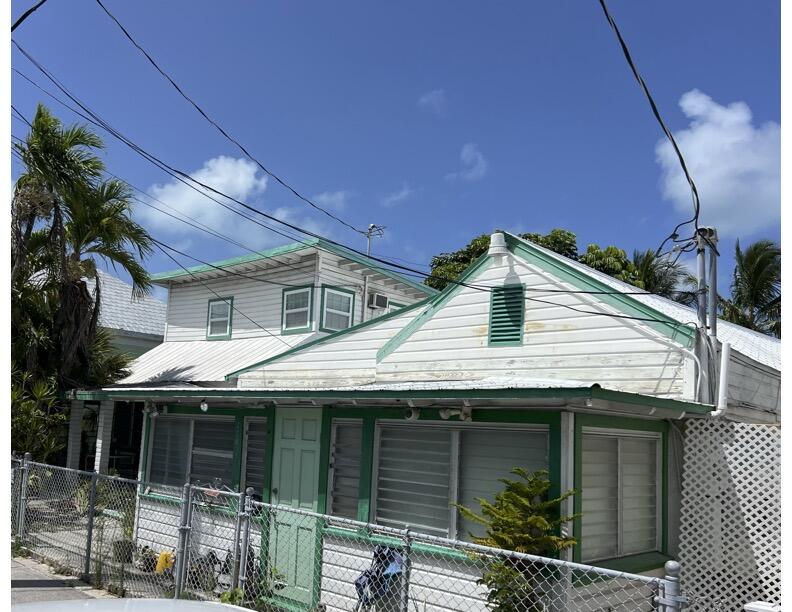720-726 Emma Street Property Photo 2