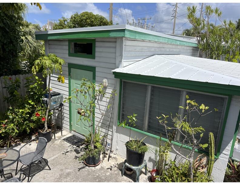 720-726 Emma Street Property Photo 9