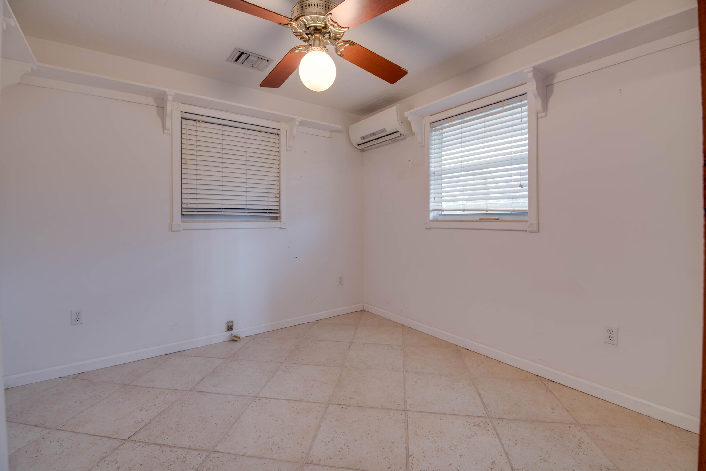 681 W Indies Drive Property Photo 6