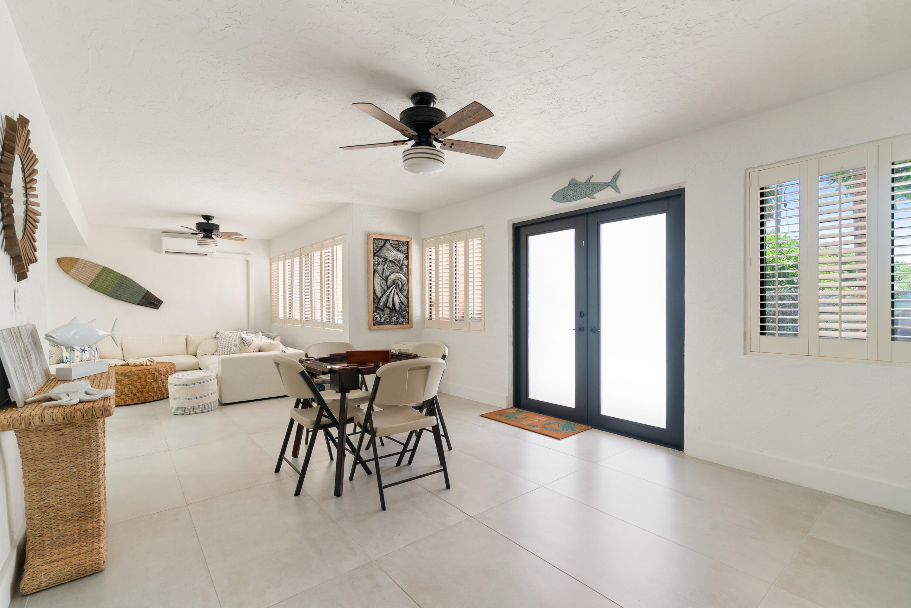 9812 Windward Avenue Property Photo 4