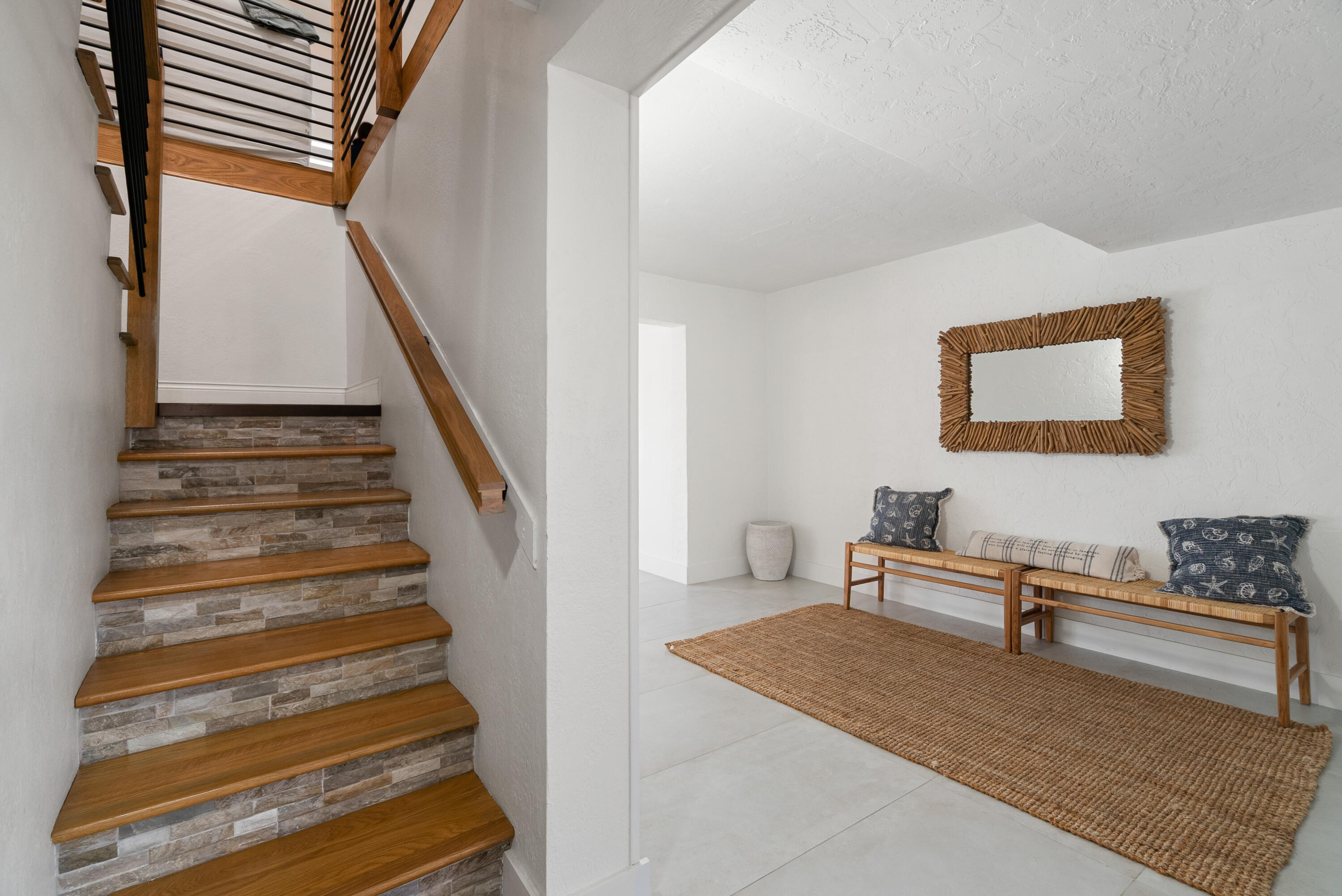 9812 Windward Avenue Property Photo 8
