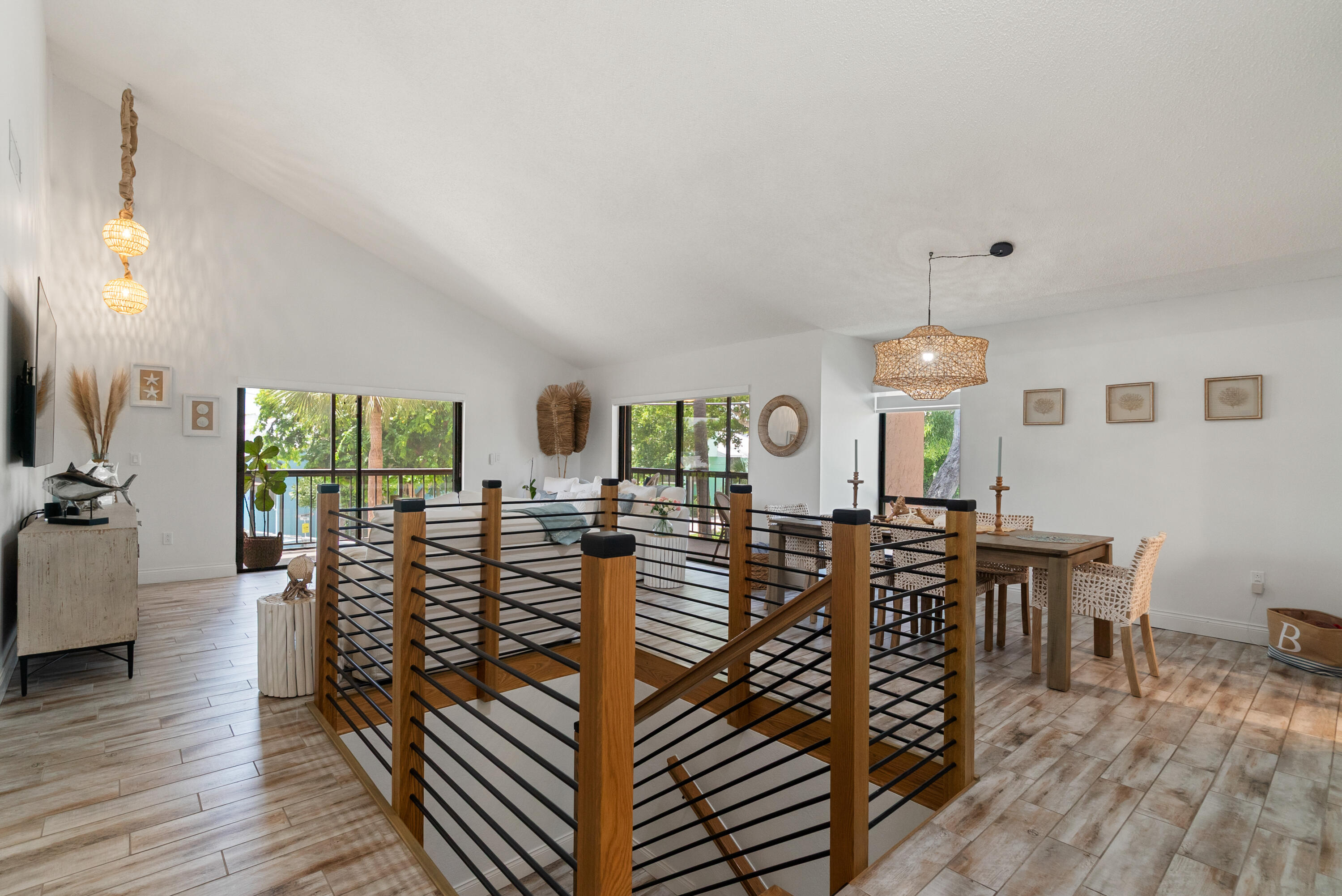 9812 Windward Avenue Property Photo 9