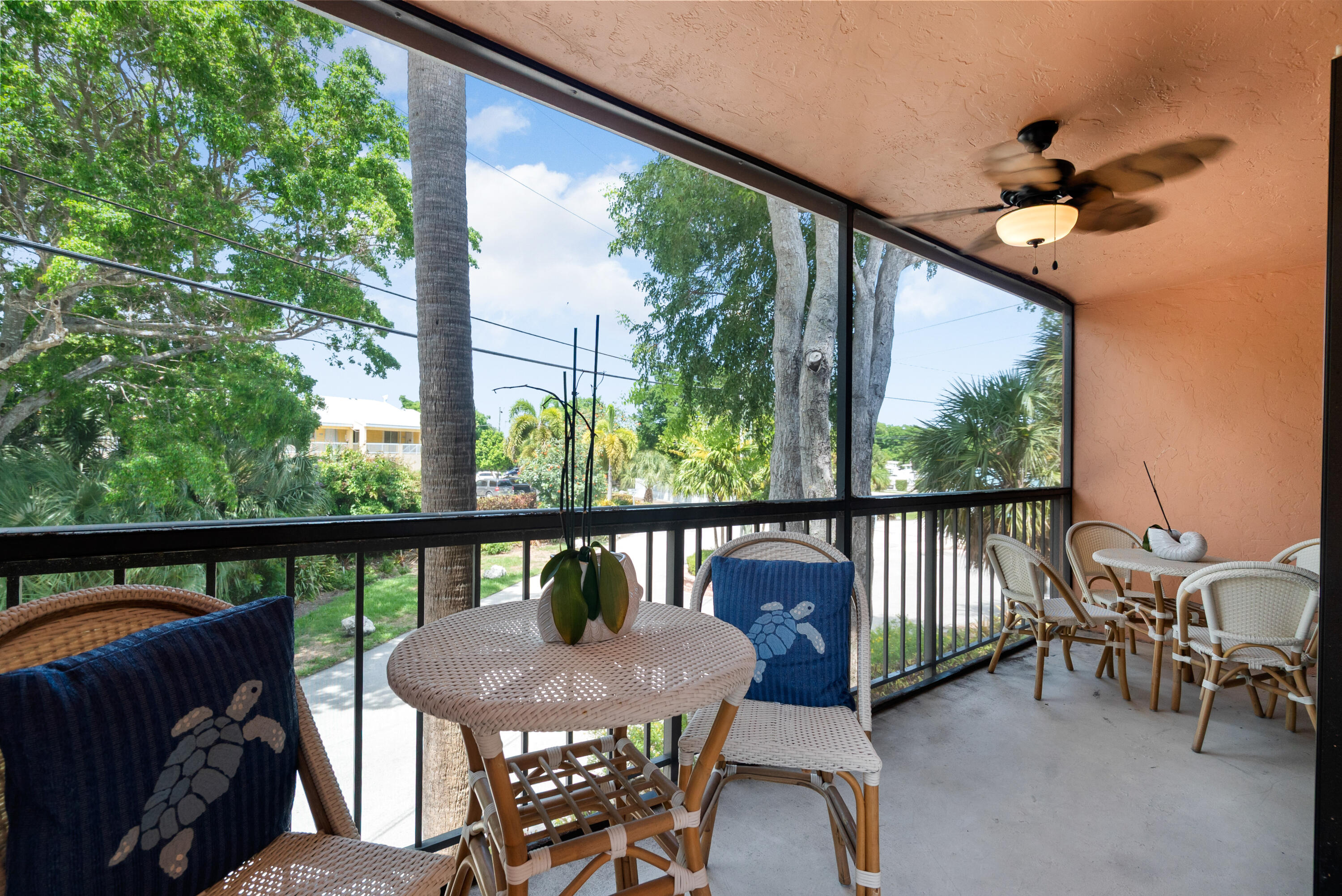 9812 Windward Avenue Property Photo 13