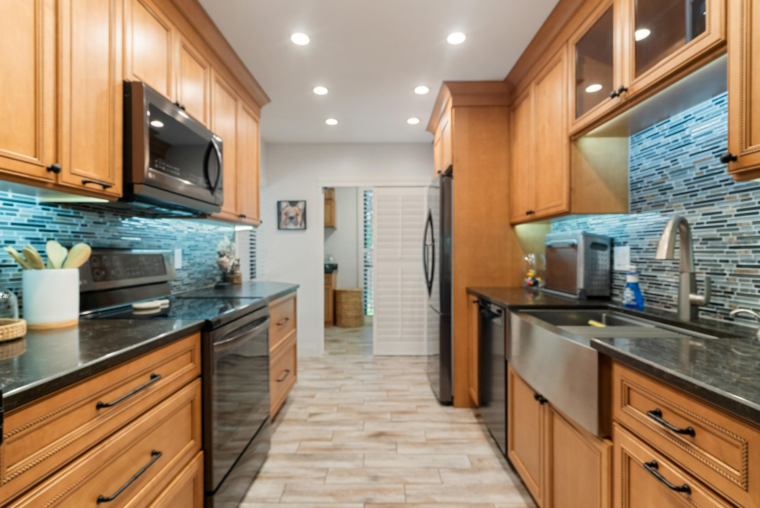 9812 Windward Avenue Property Photo 16