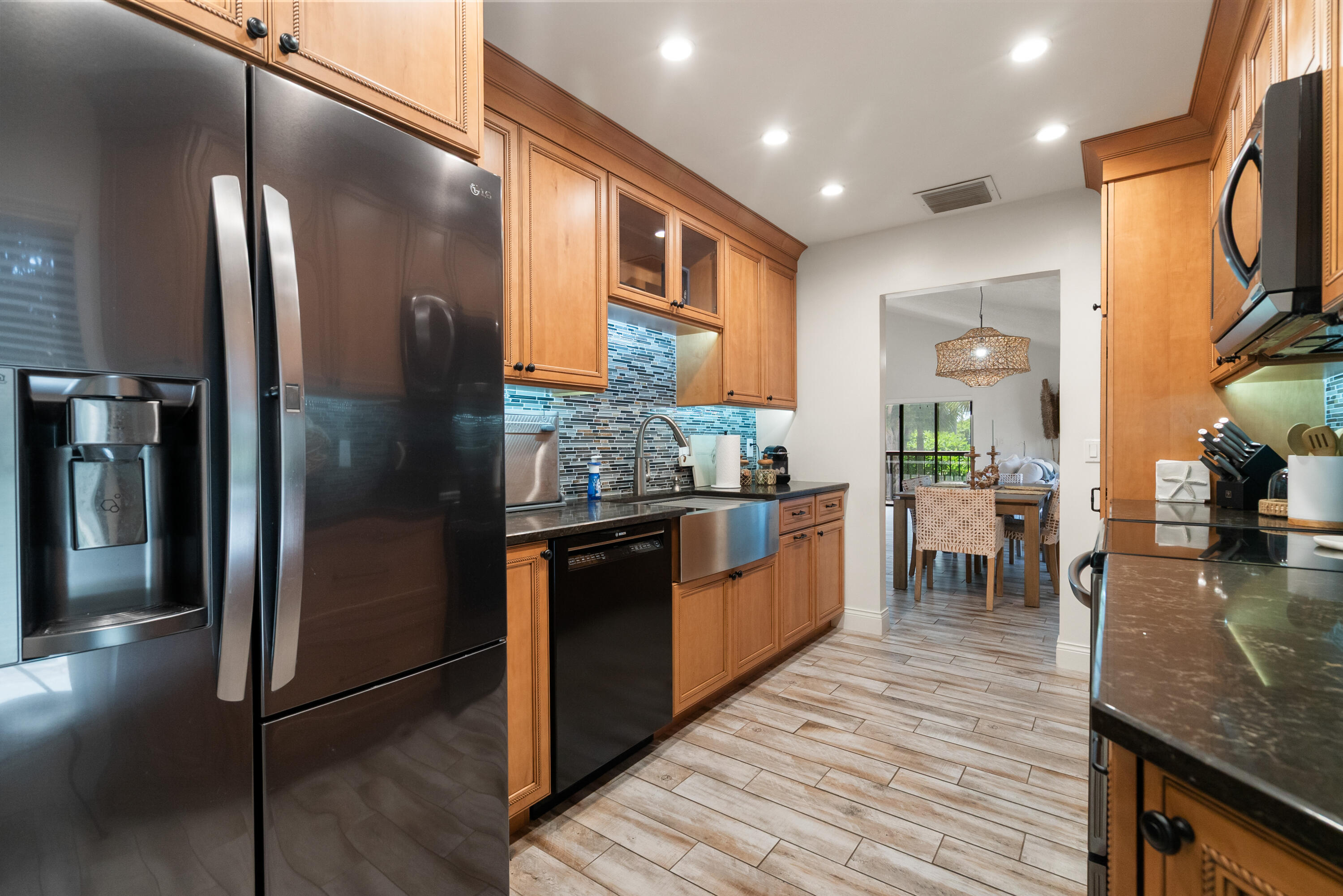 9812 Windward Avenue Property Photo 16