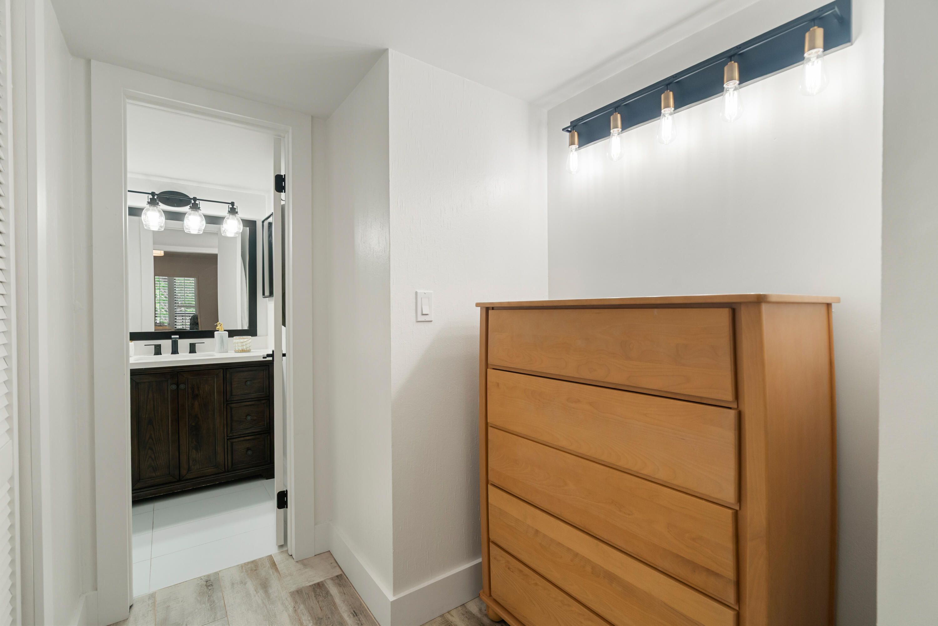 9812 Windward Avenue Property Photo 22