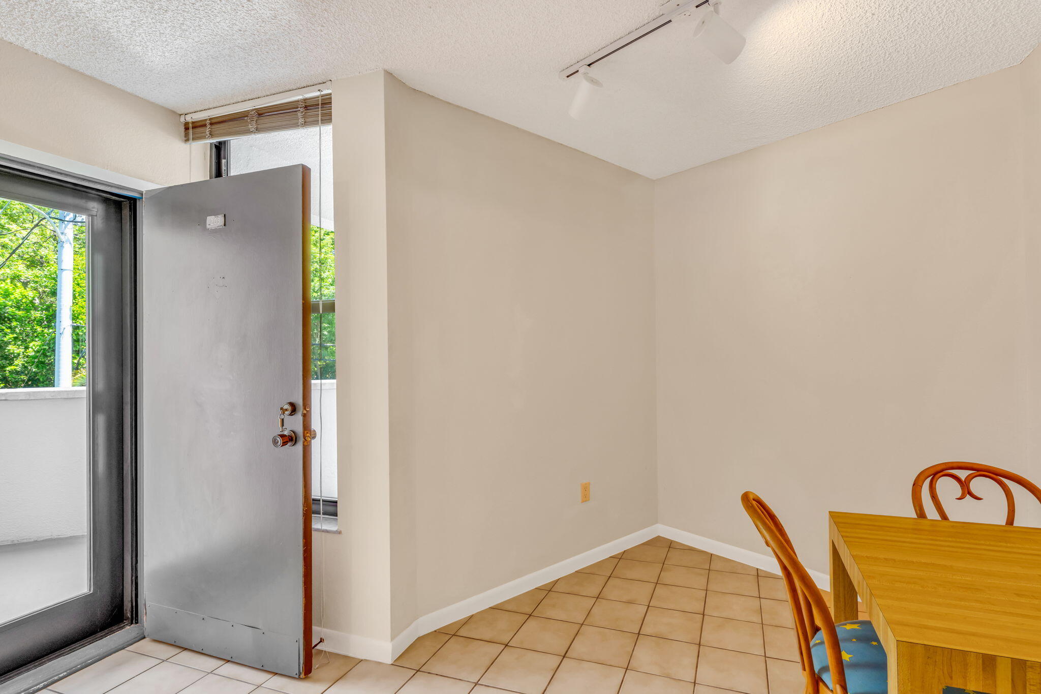 104350 Overseas Highway, B203 Property Photo 3