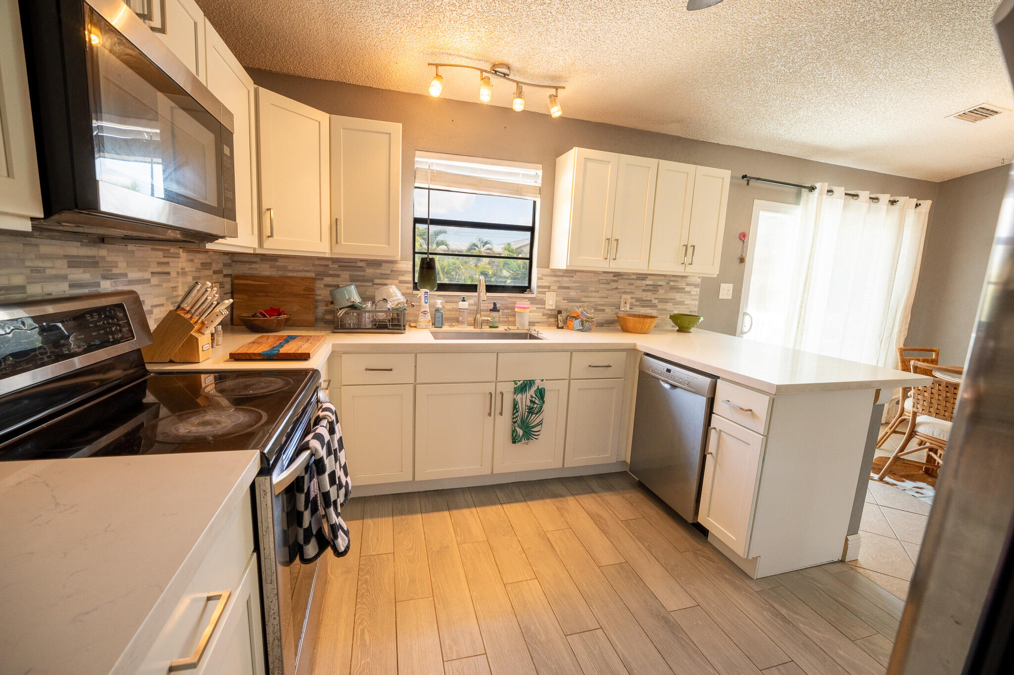 27147 Dolphin Road Property Photo 9