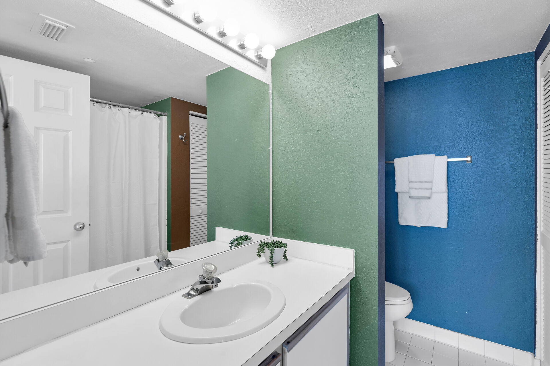 3635 Seaside Drive, 104 Property Photo 17
