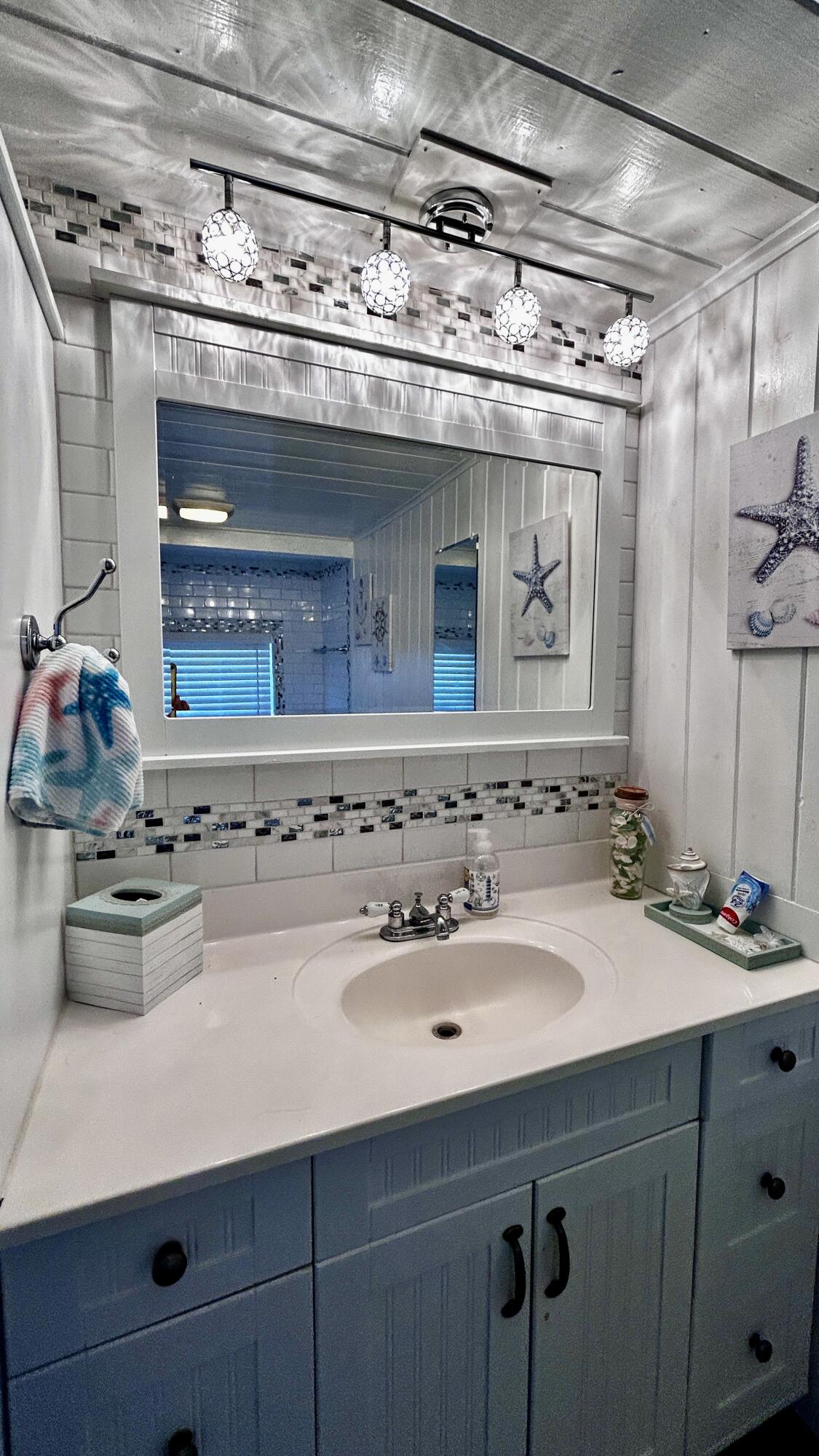 124 S Bay Harbor Drive Property Photo 24
