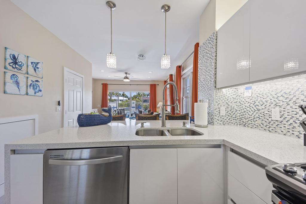 7031 Harbor Village Drive Property Photo 10