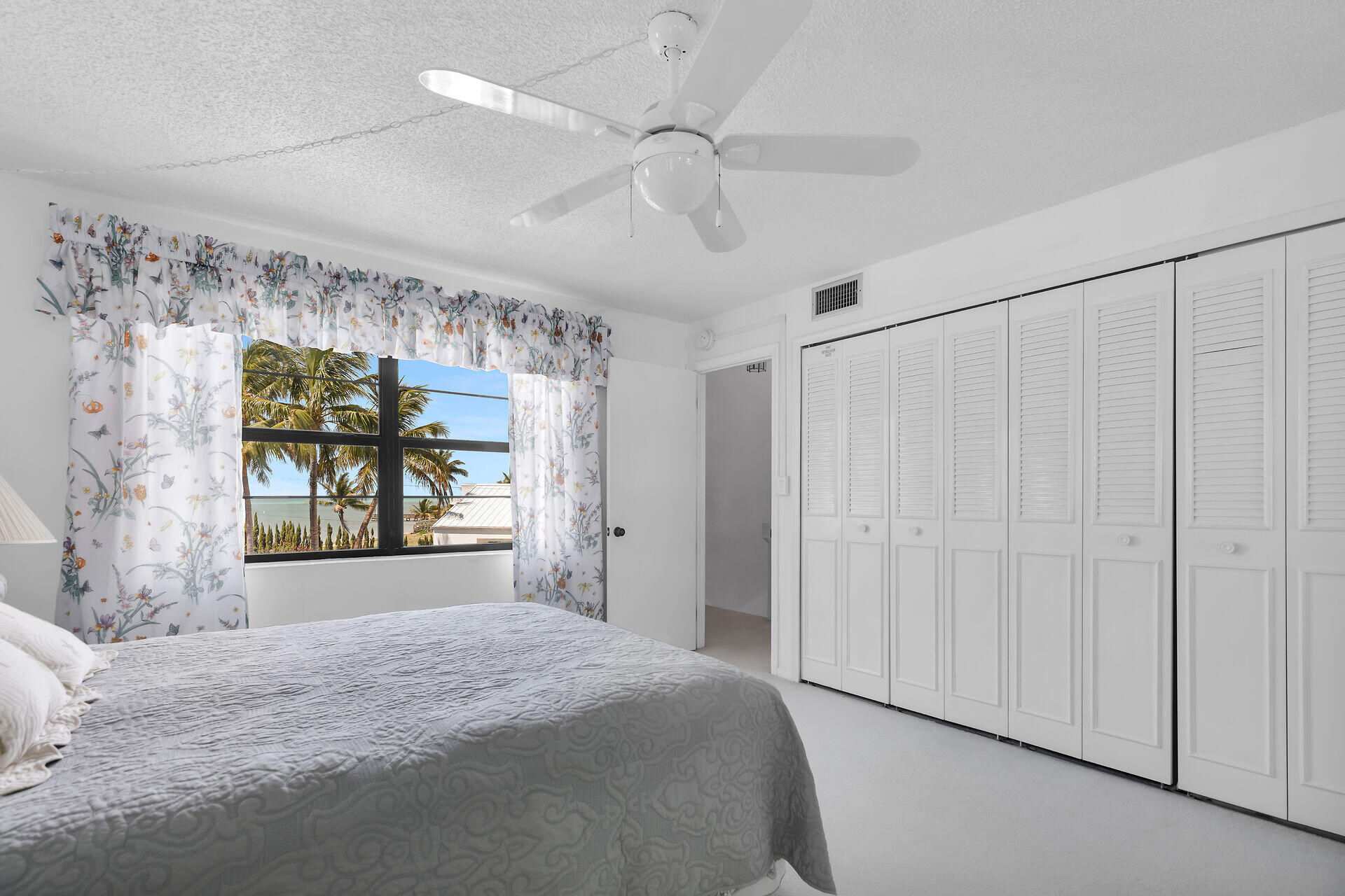 601 W Ocean Drive, 209d Property Photo 17