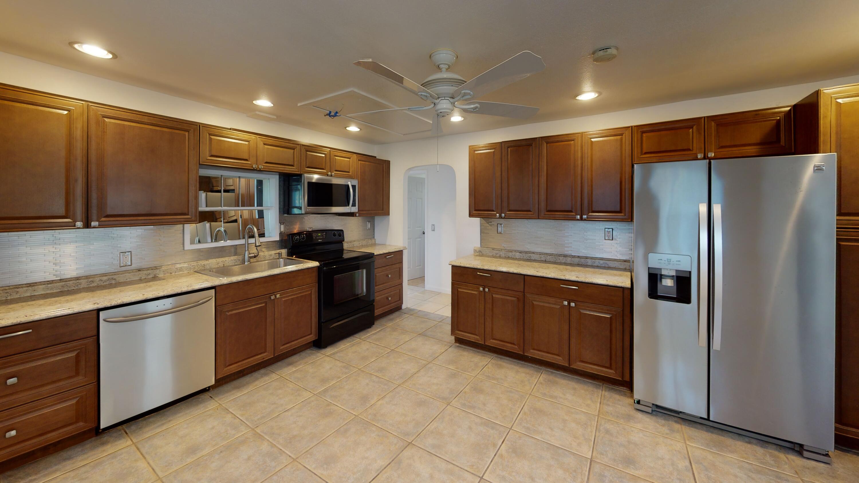 31525 Avenue A Property Photo 6