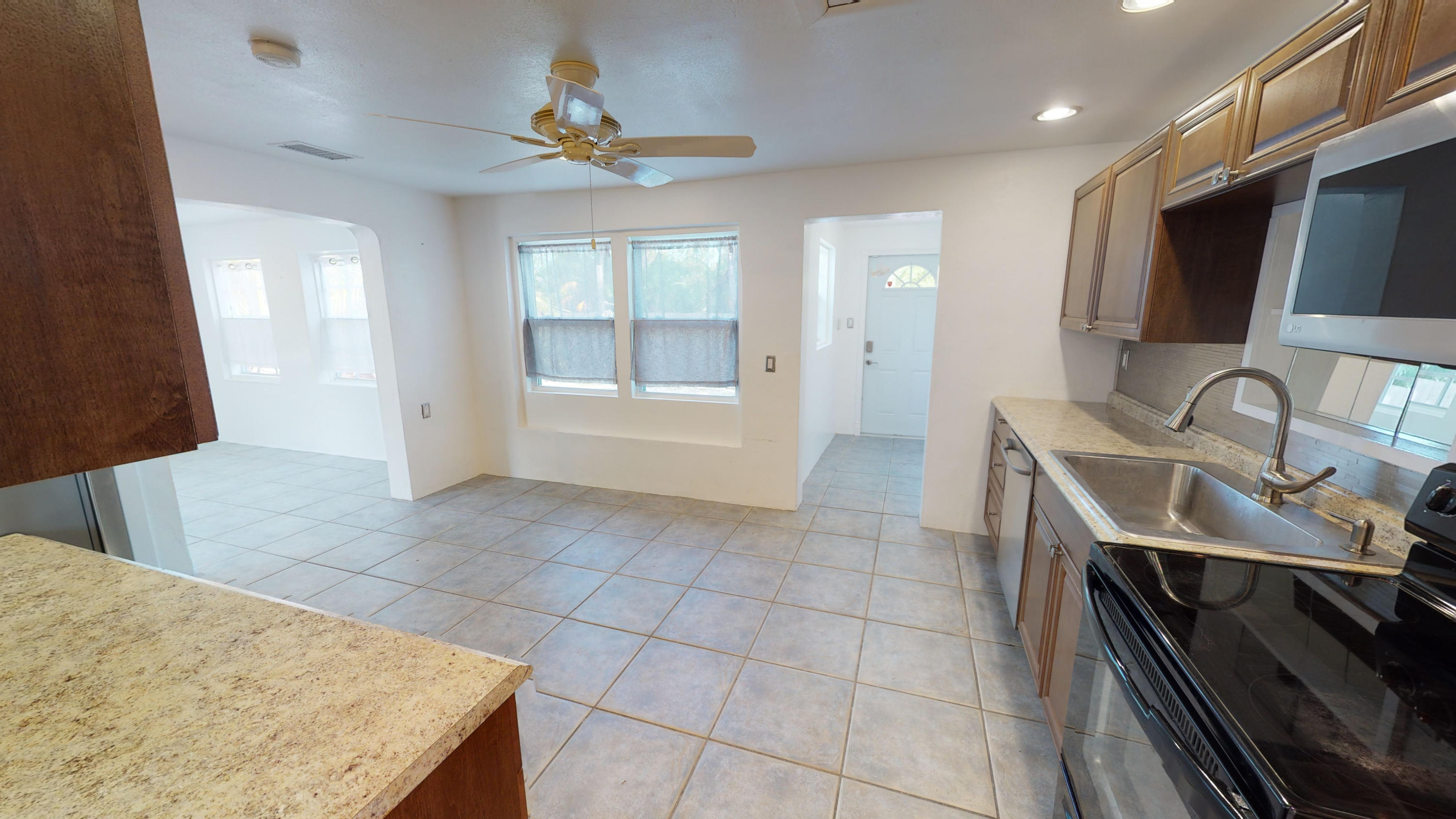31525 Avenue A Property Photo 8