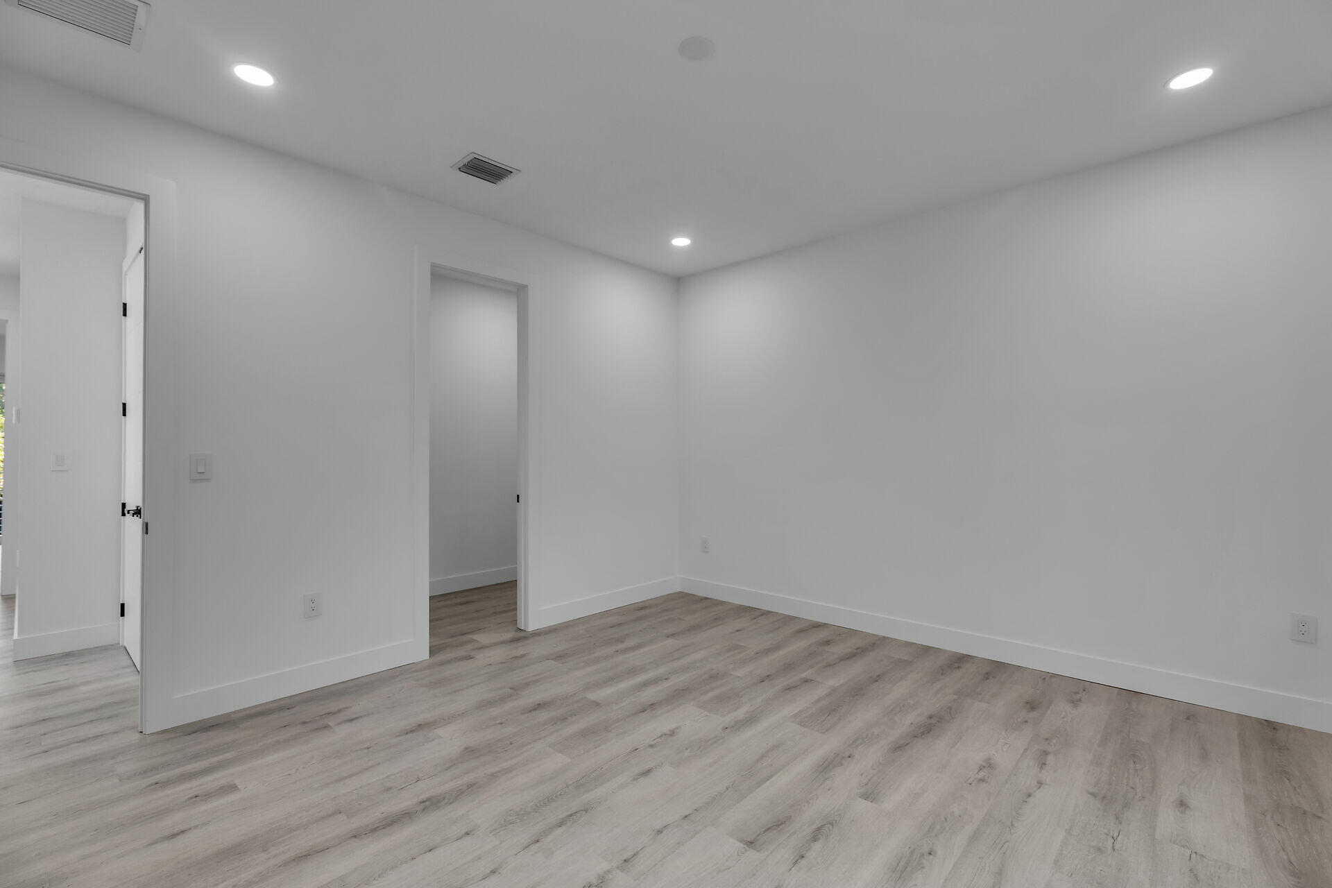 46 Transylvania Avenue Property Photo 31