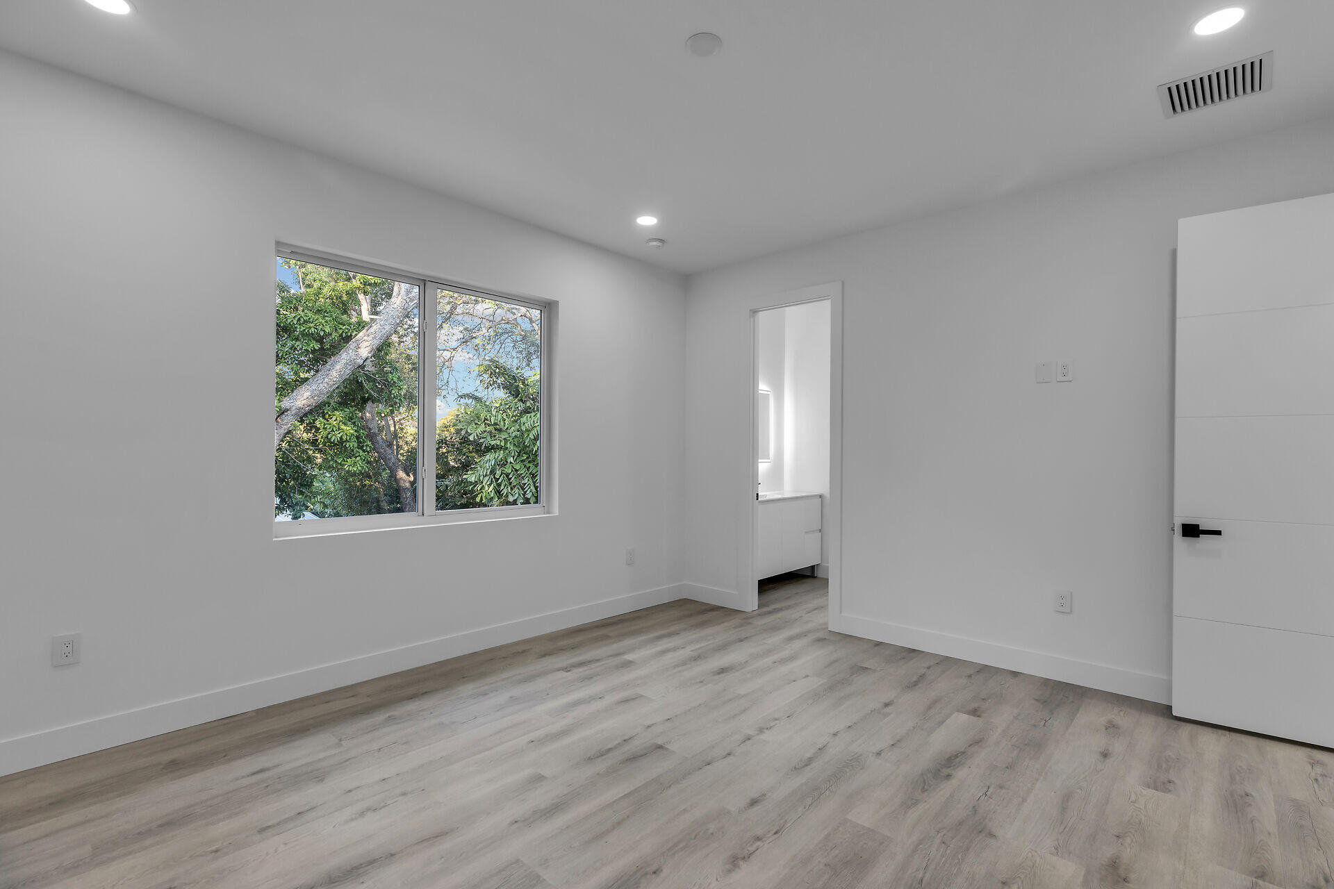 46 Transylvania Avenue Property Photo 32