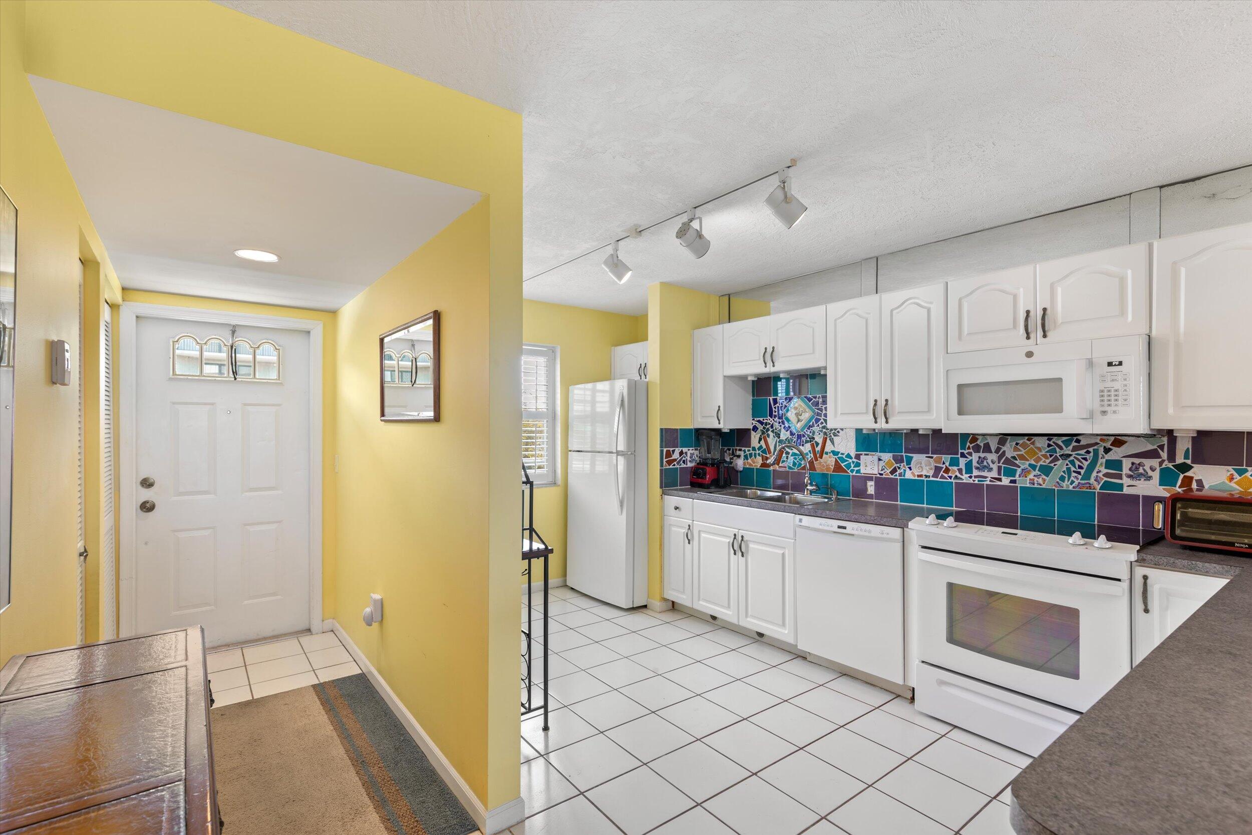 1901 S Roosevelt Boulevard, 201w Property Photo 4