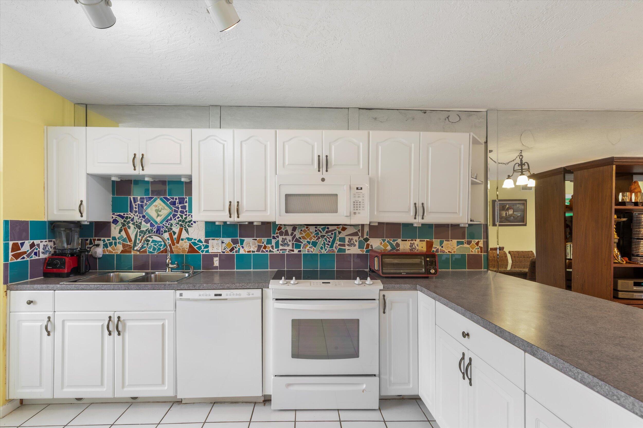 1901 S Roosevelt Boulevard, 201w Property Photo 5