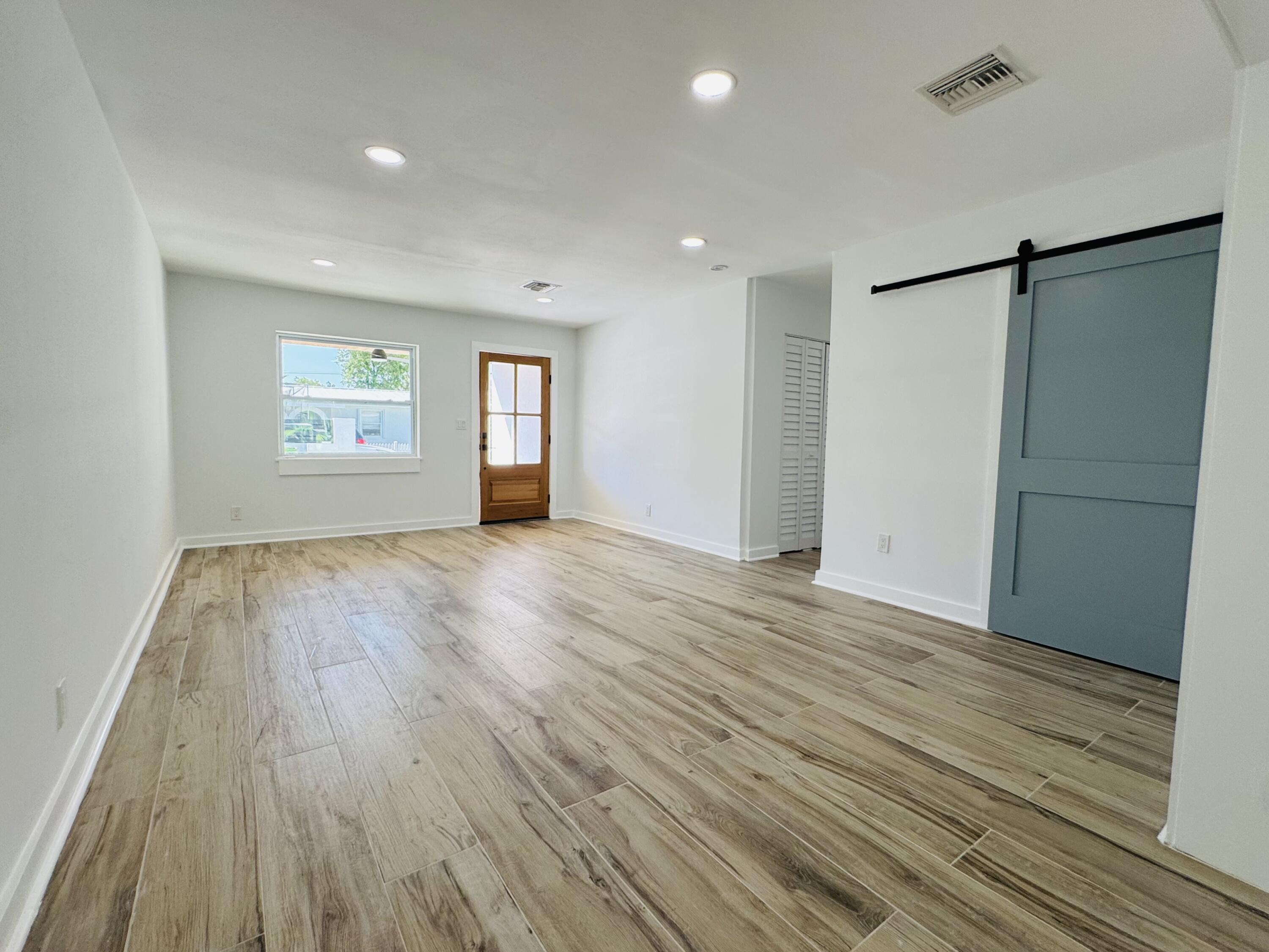 1708 Duncan Street Property Photo 9