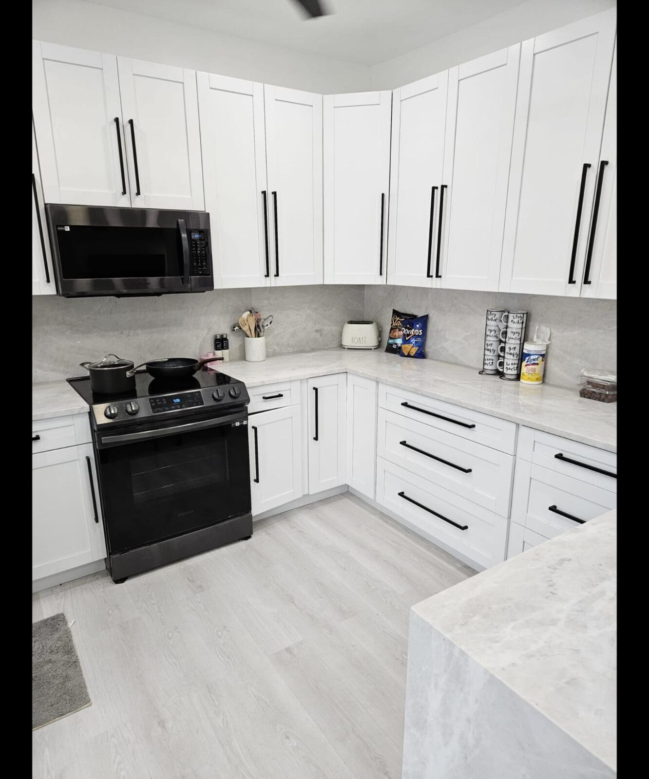 417 Southard Street, B Property Photo 1