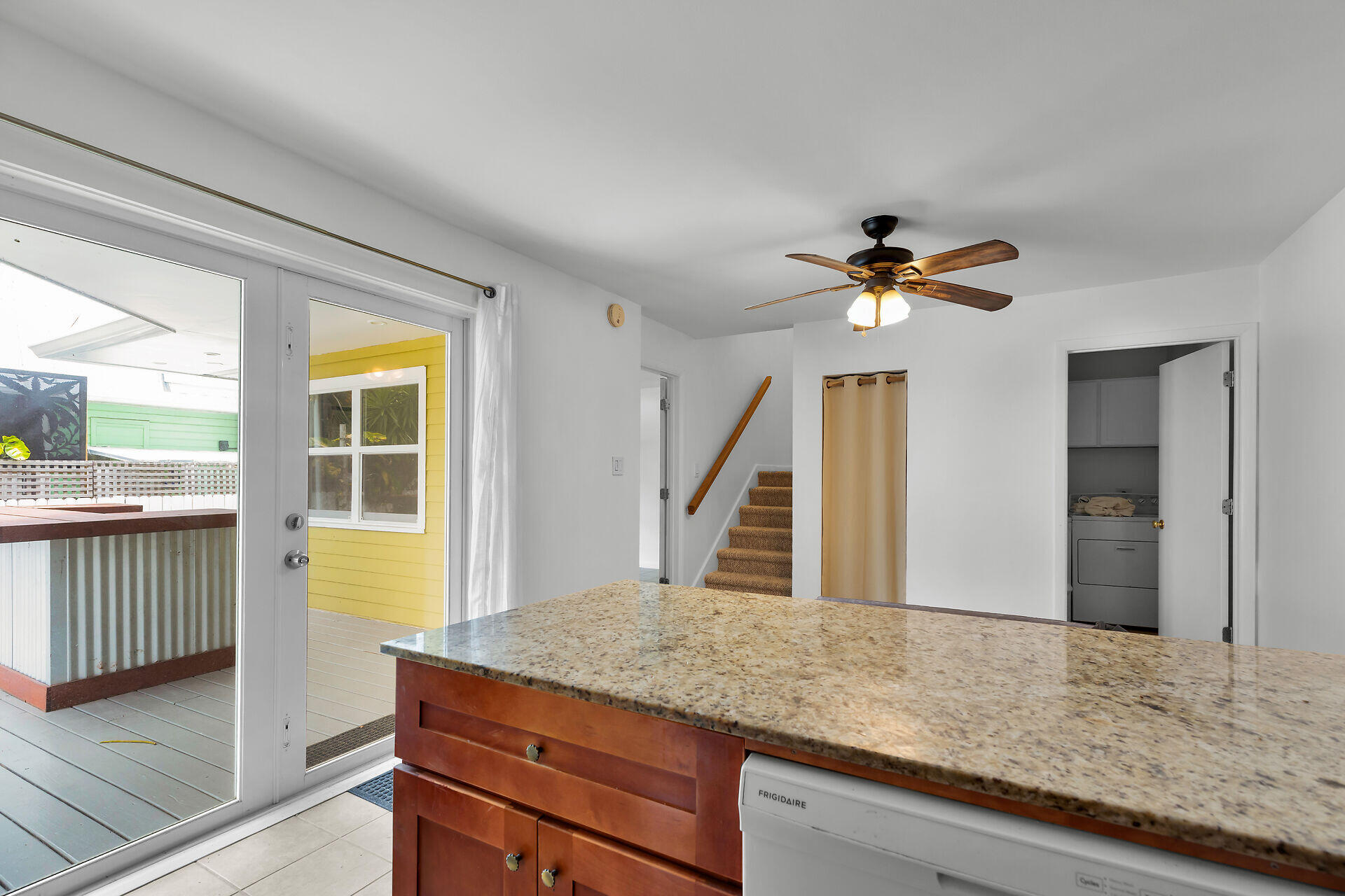 3218 Harriet Avenue Property Photo 4