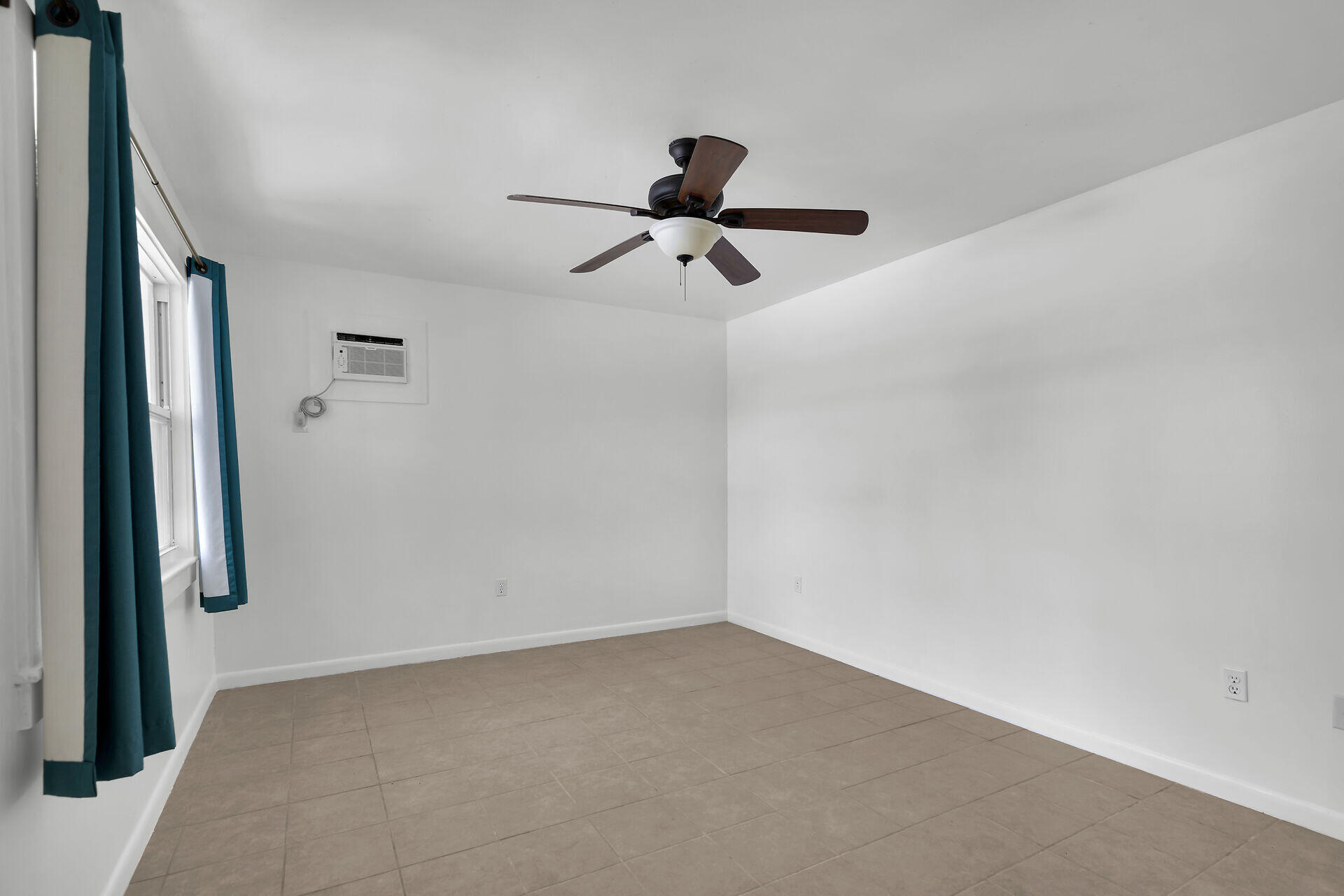 3218 Harriet Avenue Property Photo 6