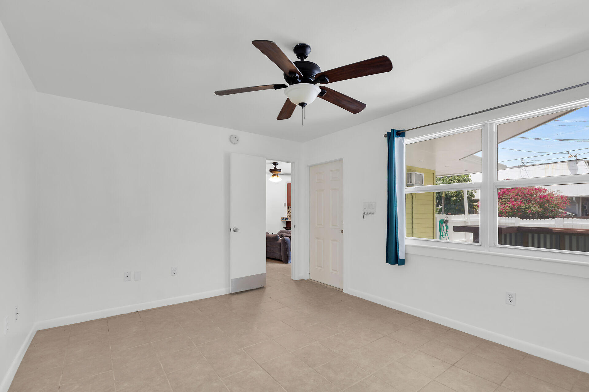 3218 Harriet Avenue Property Photo 8