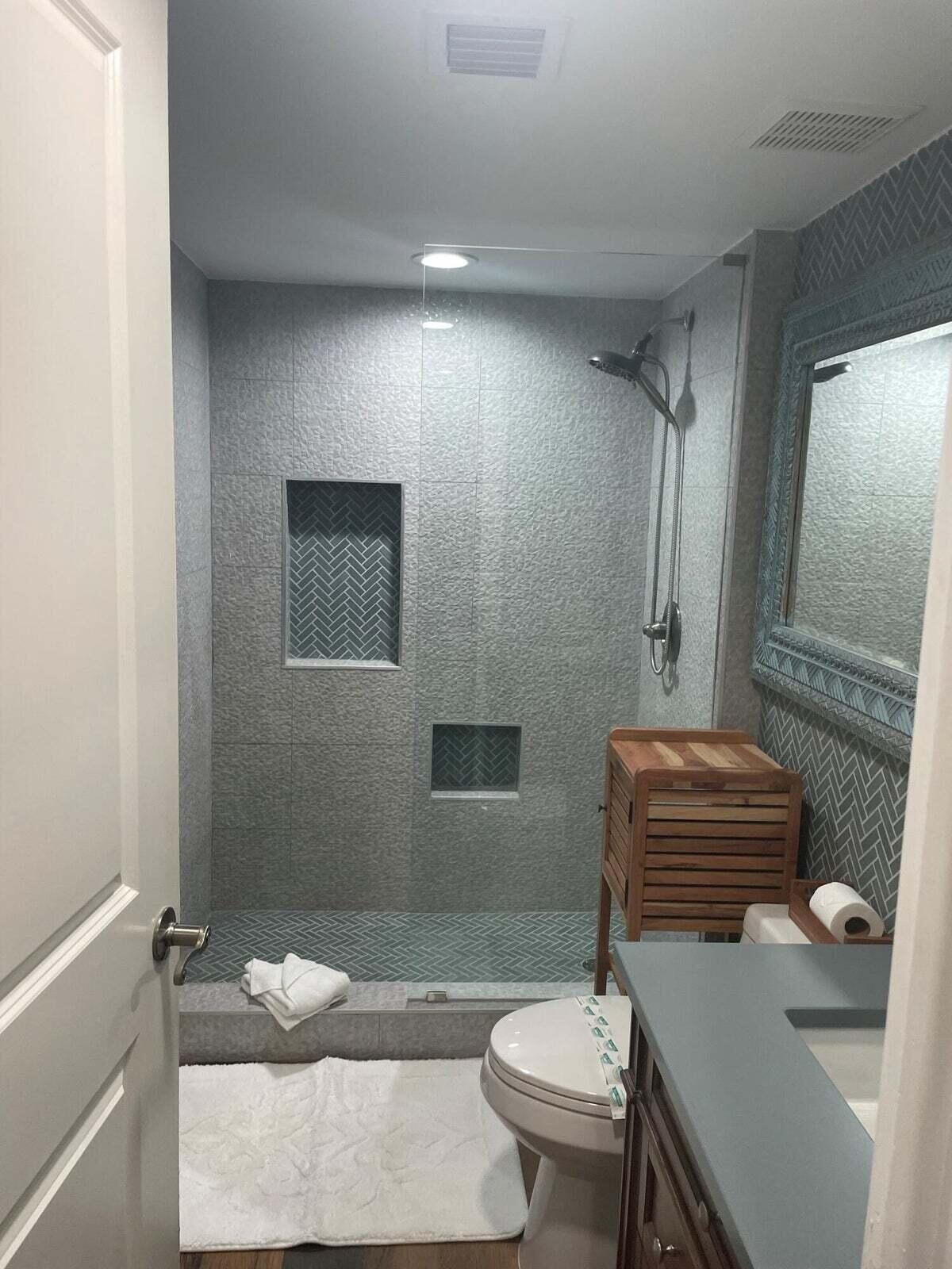 500 Burton Drive, 4402 Property Photo 29