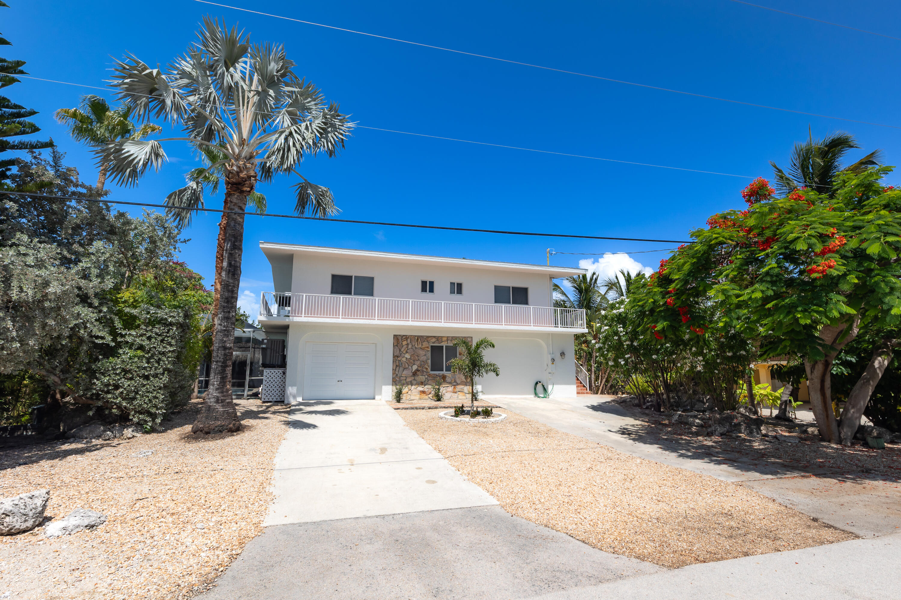 321 Calz. De Bougainvillea Property Photo 1
