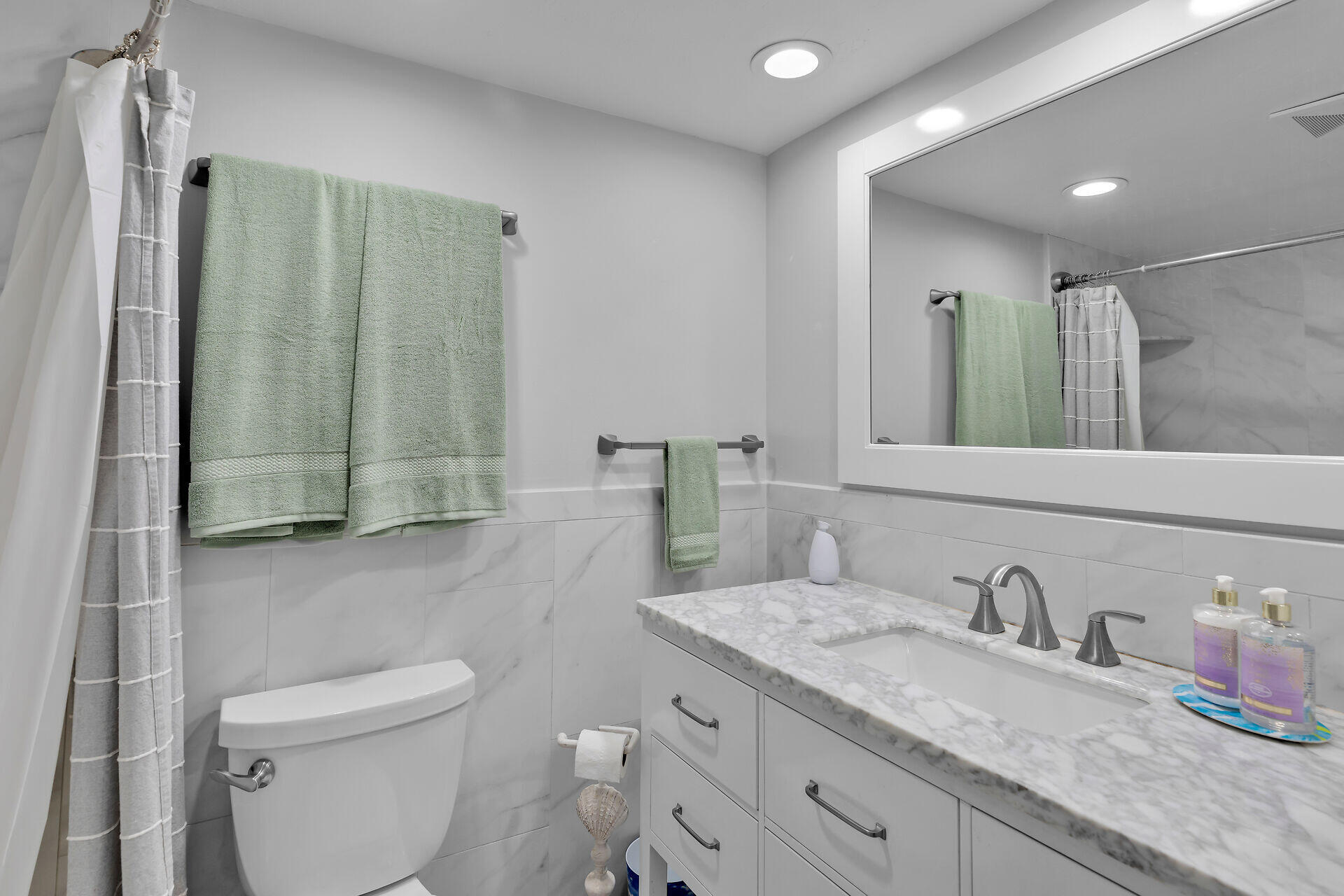 389 N Anglers Drive, 105 Property Photo 14