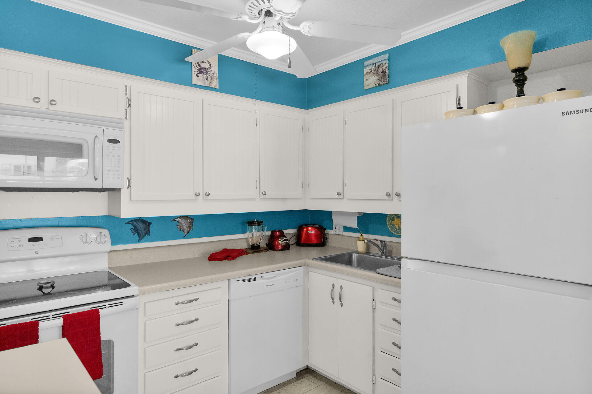 109 Avenue D, 304 Property Photo 18