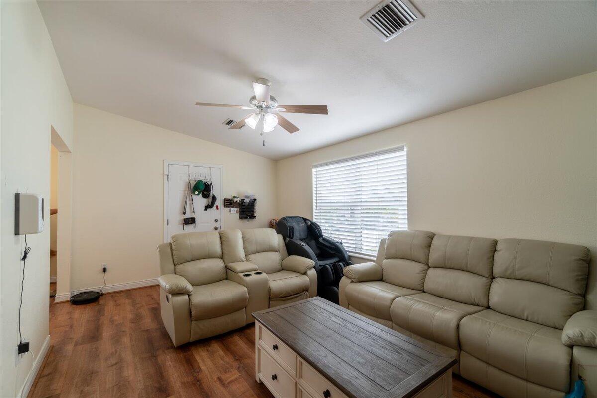 31243 E Avenue Property Photo 3