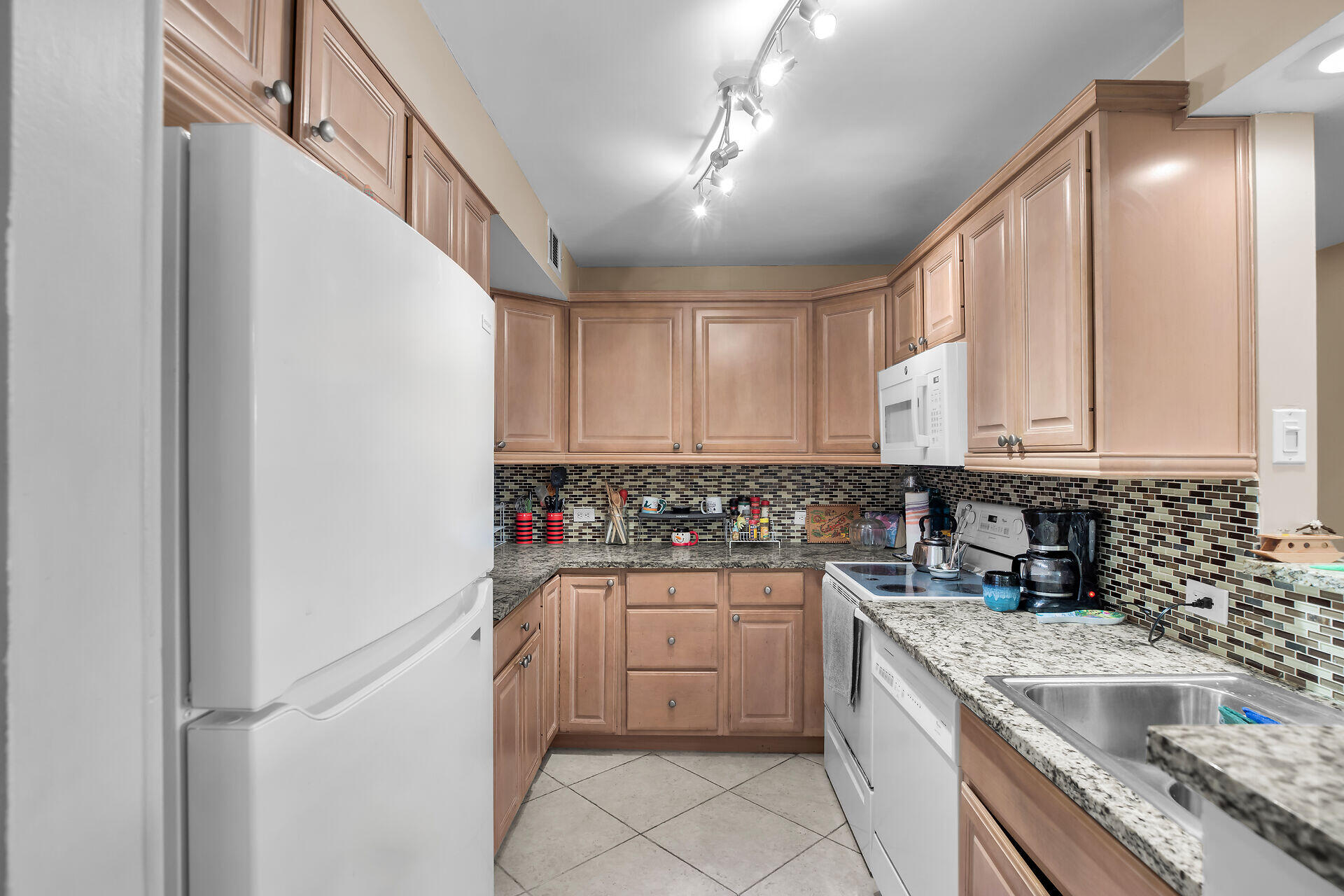 15 Sombrero Boulevard, 210w Property Photo 19