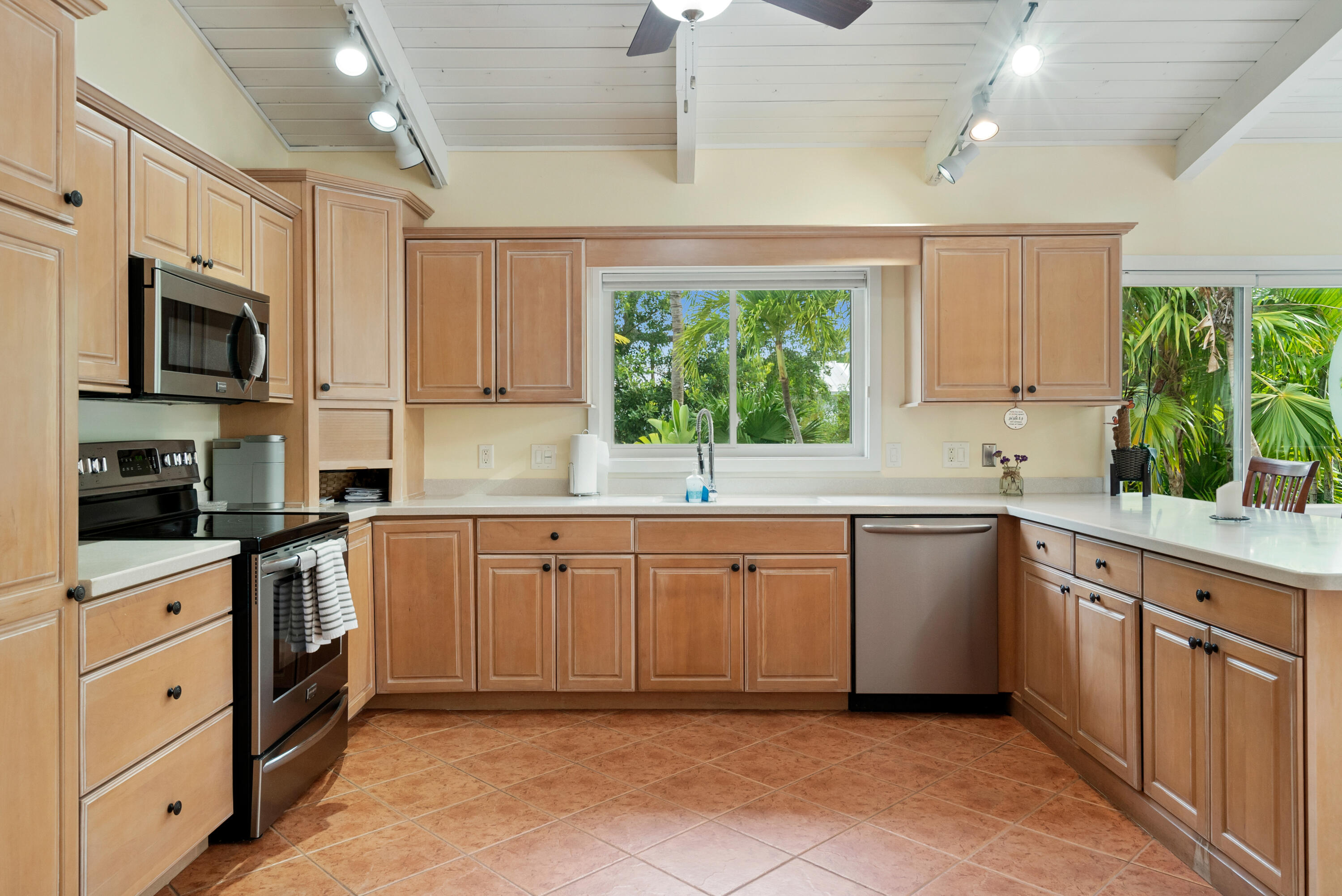 158 Tampa Drive Property Photo 12