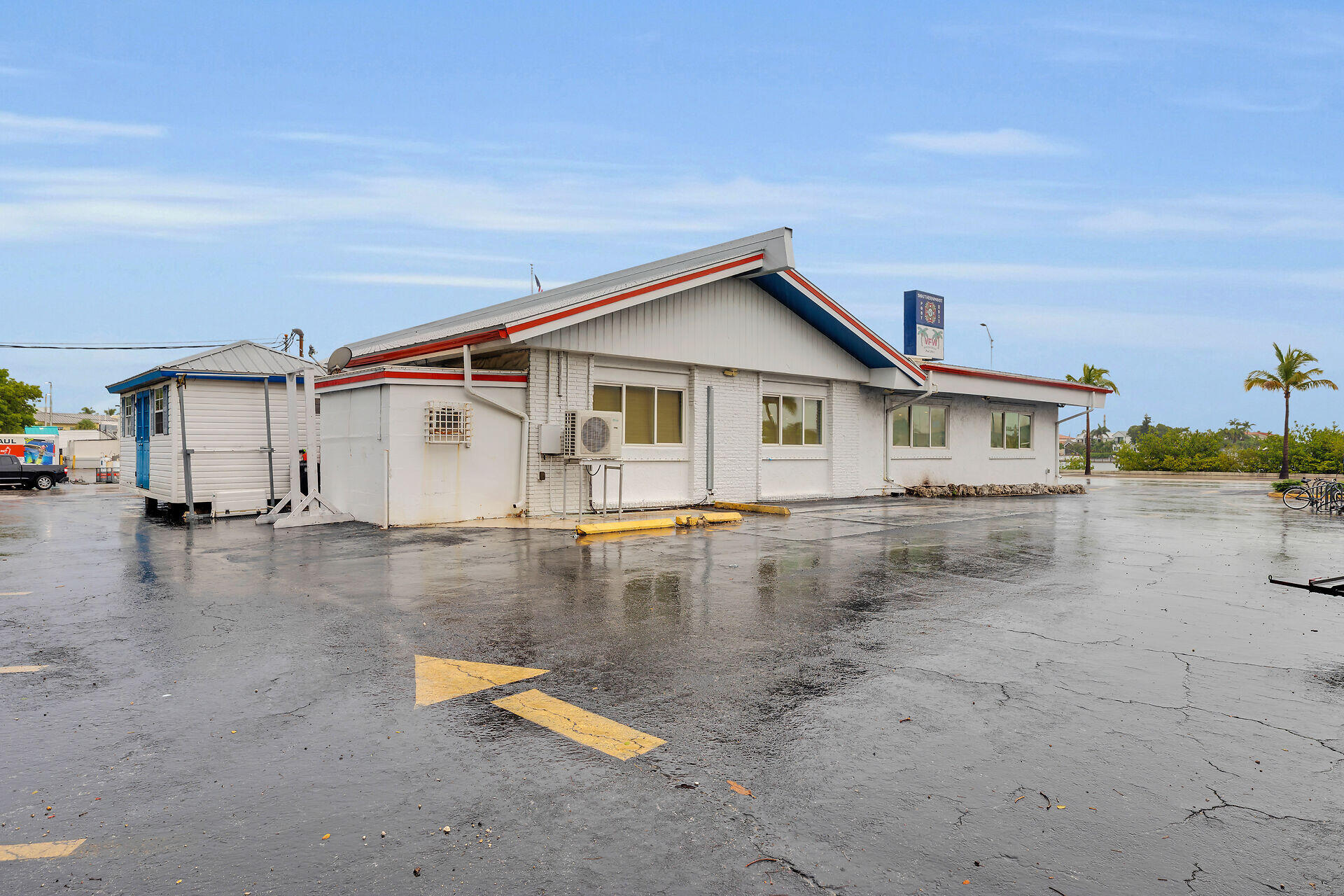 2200 N Roosevelt Boulevard Property Photo 3