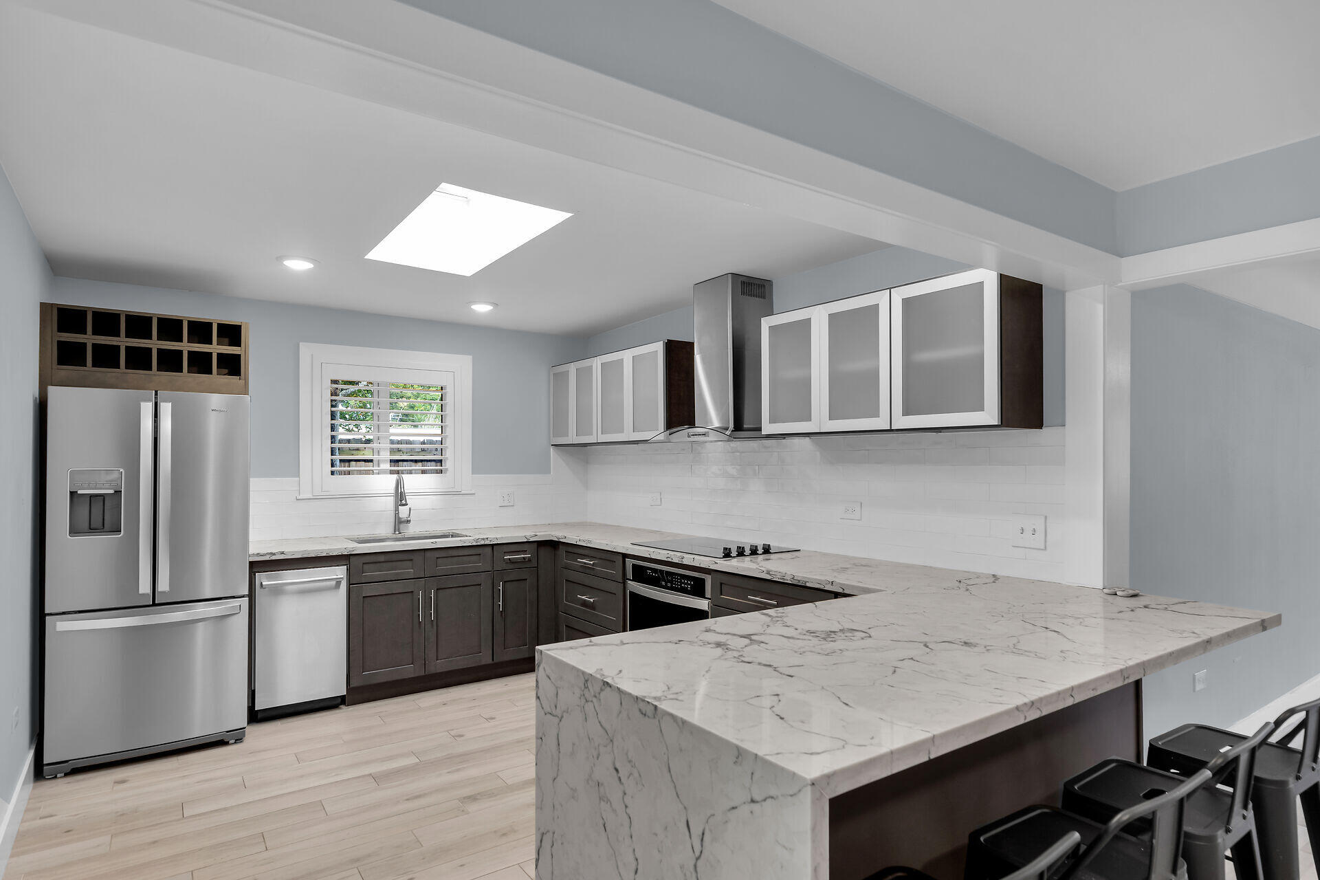 535 Plante Street Property Photo 3