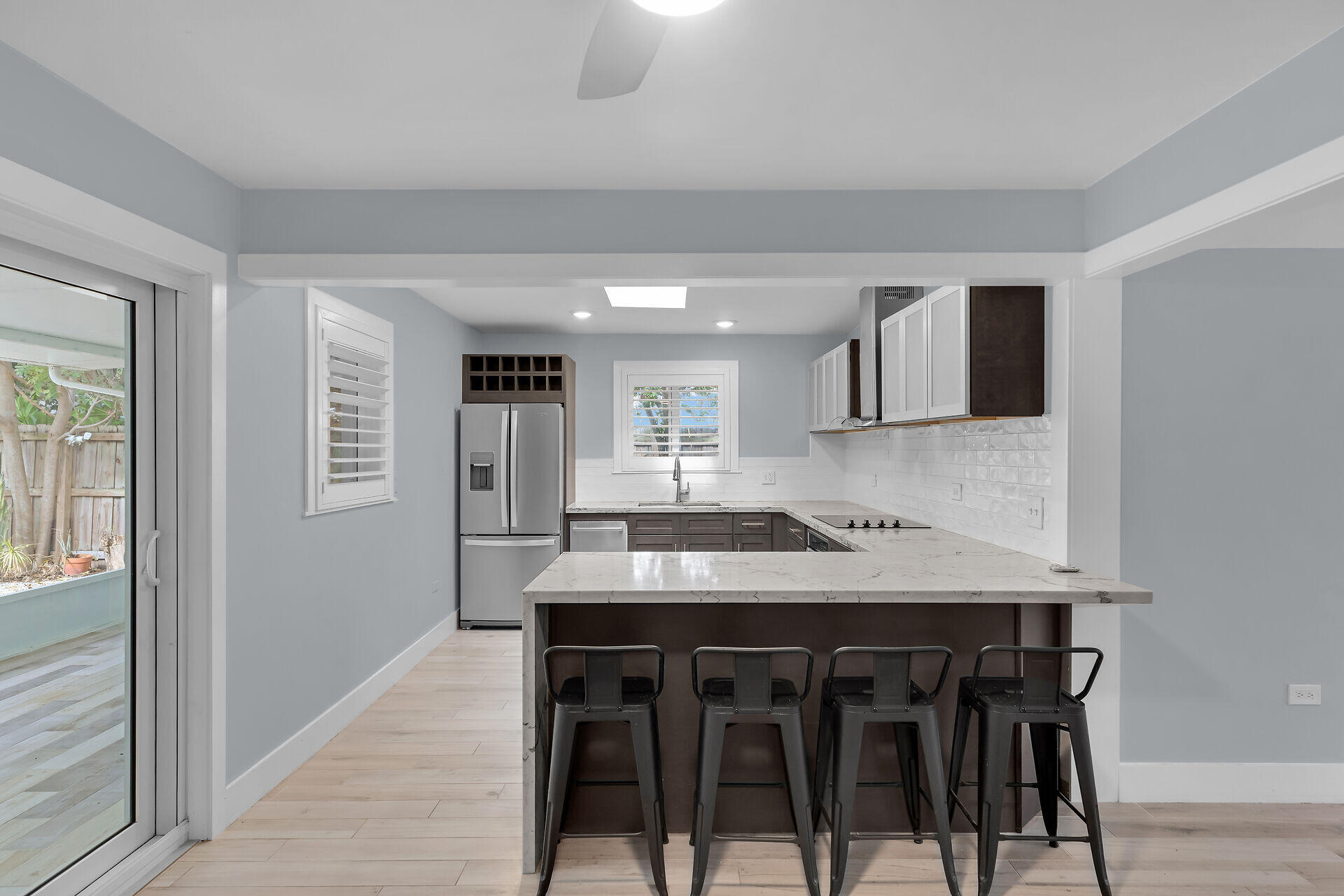 535 Plante Street Property Photo 4