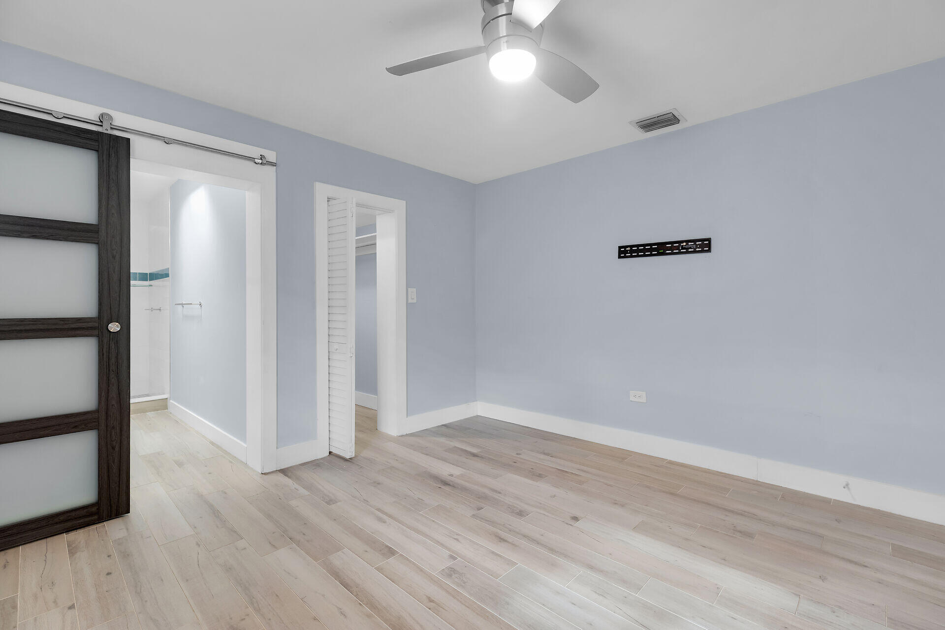 535 Plante Street Property Photo 23