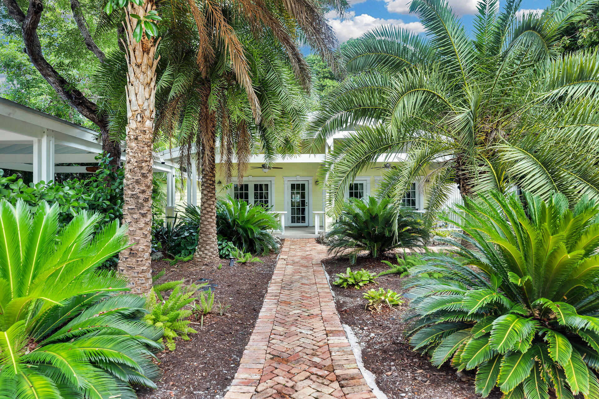 141 Plantation Boulevard Property Photo 1