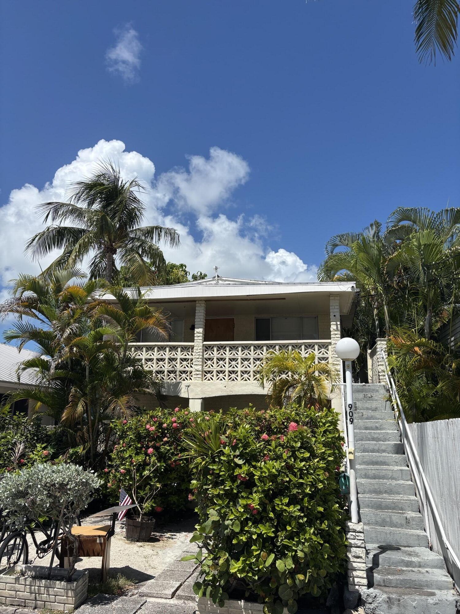 909 Grinnell Street Property Photo 5