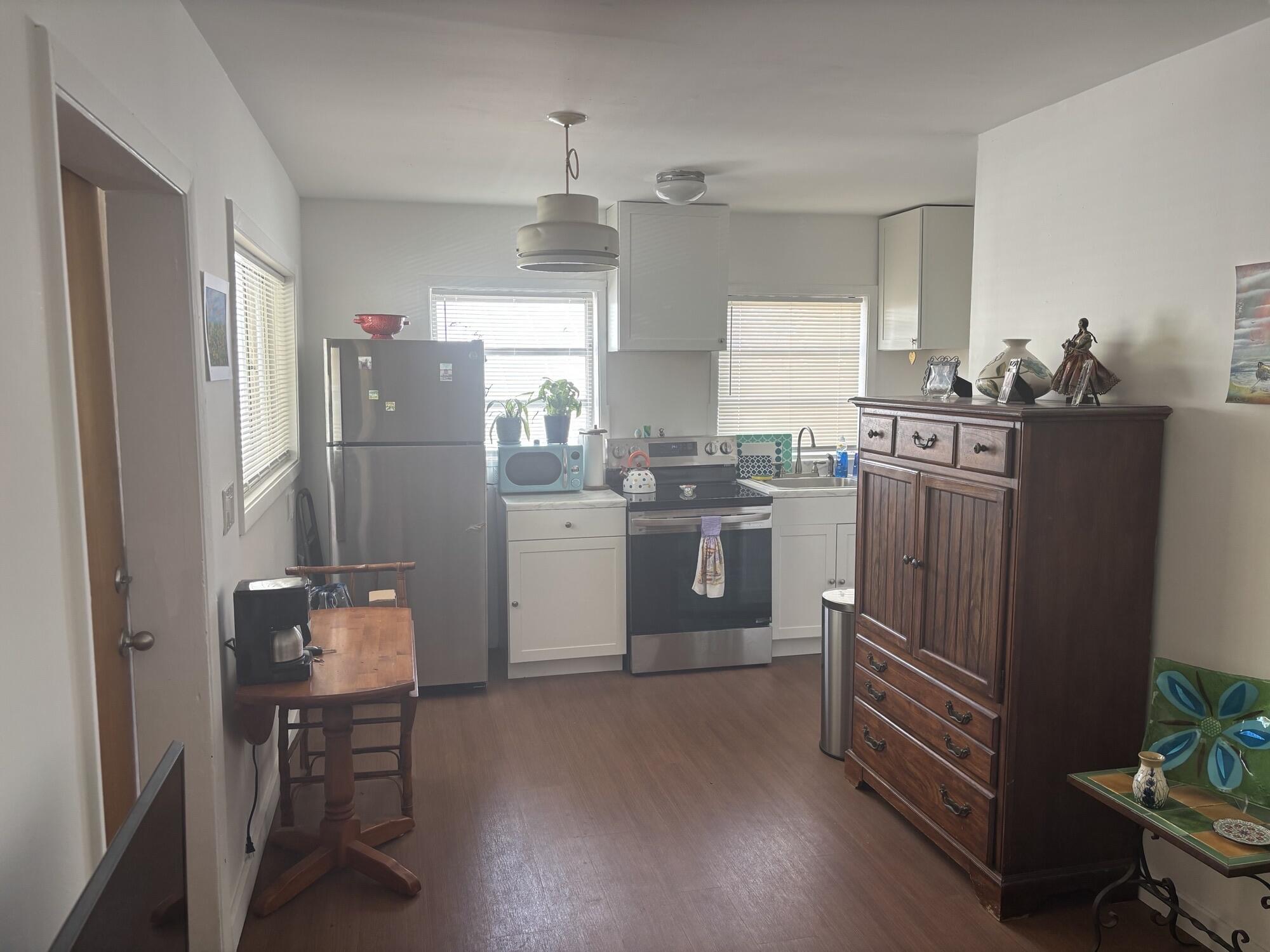 909 Grinnell Street Property Photo 8