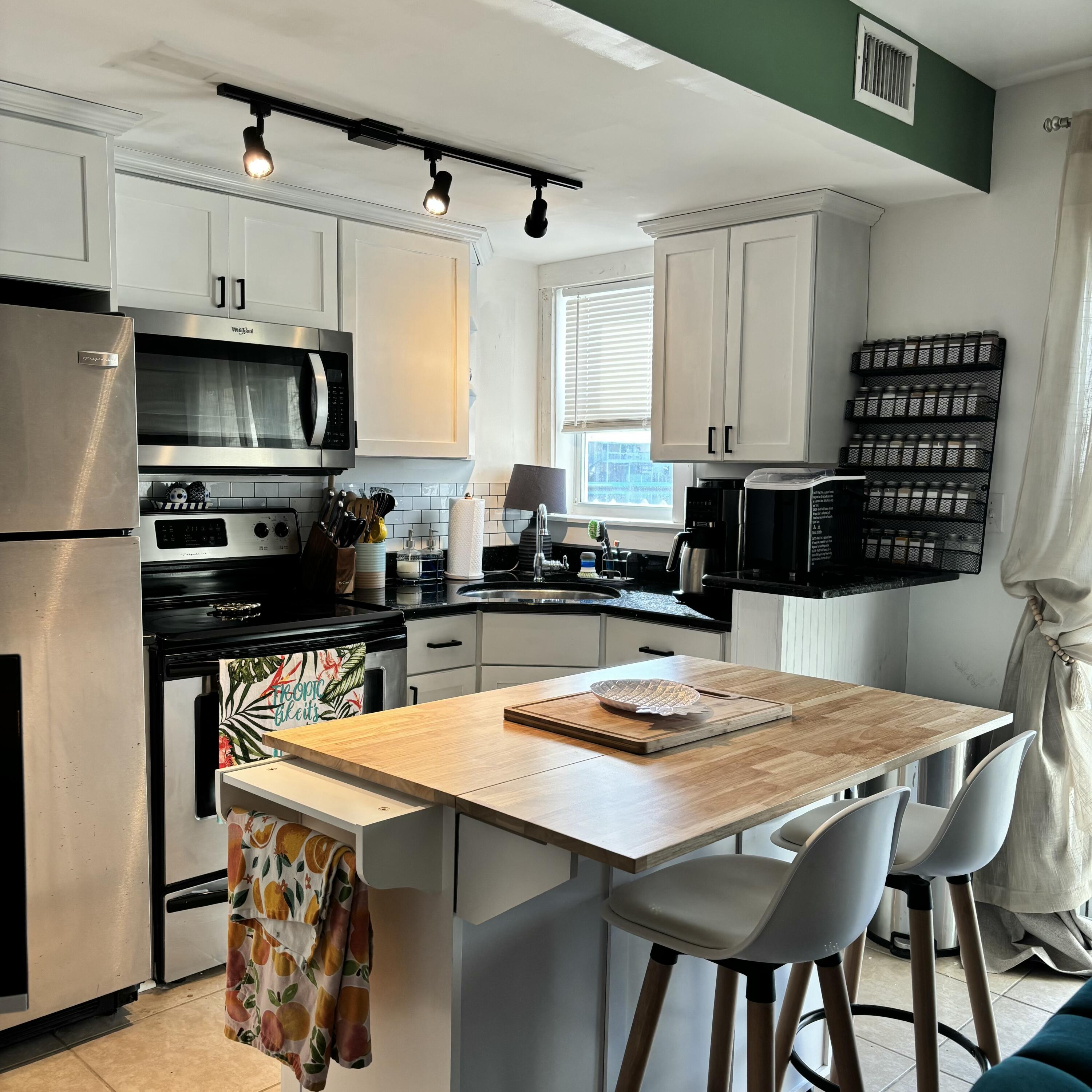 201 Coppitt Road, 102b Property Photo 1