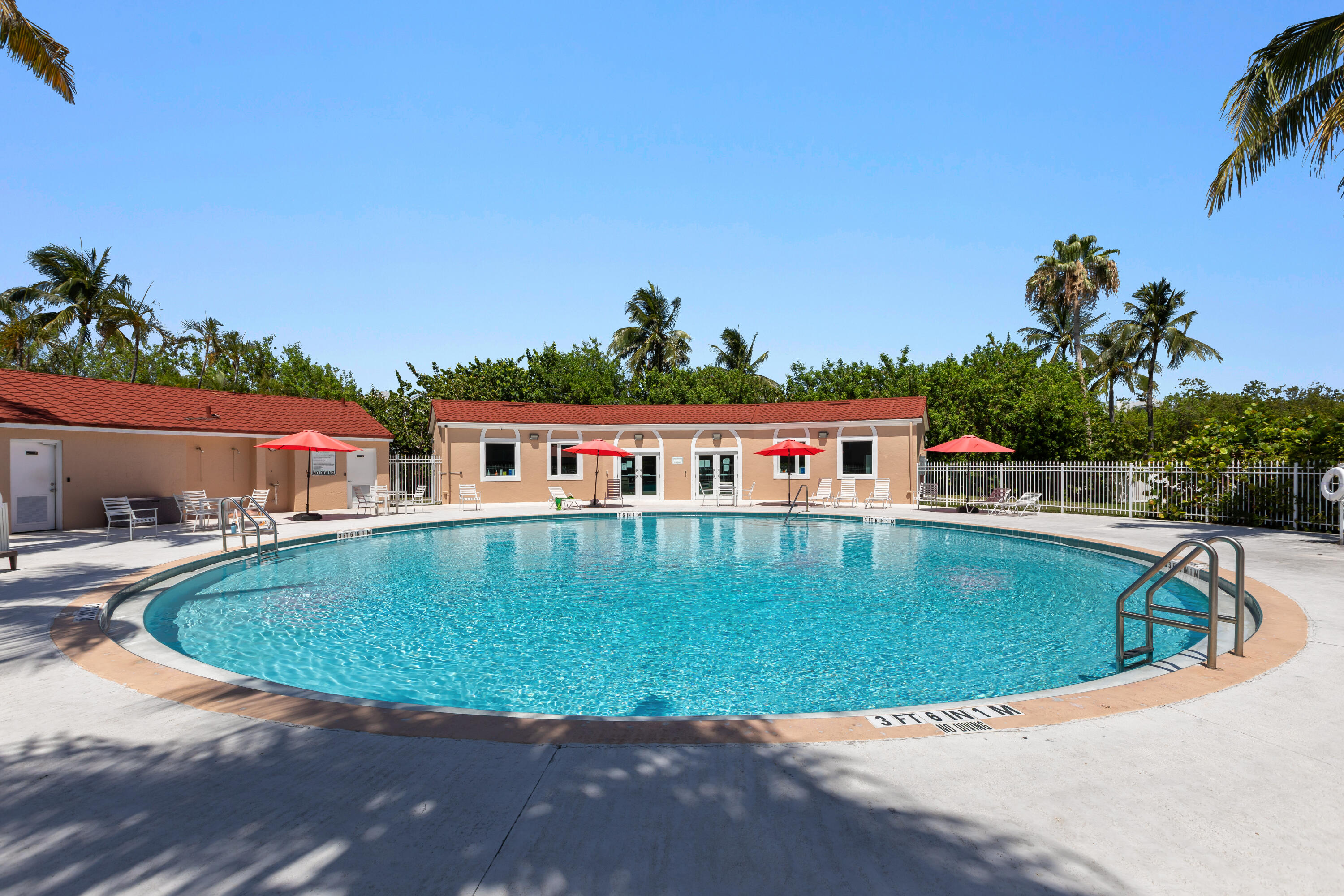 3930 S Roosevelt Boulevard, E104 Property Photo 2