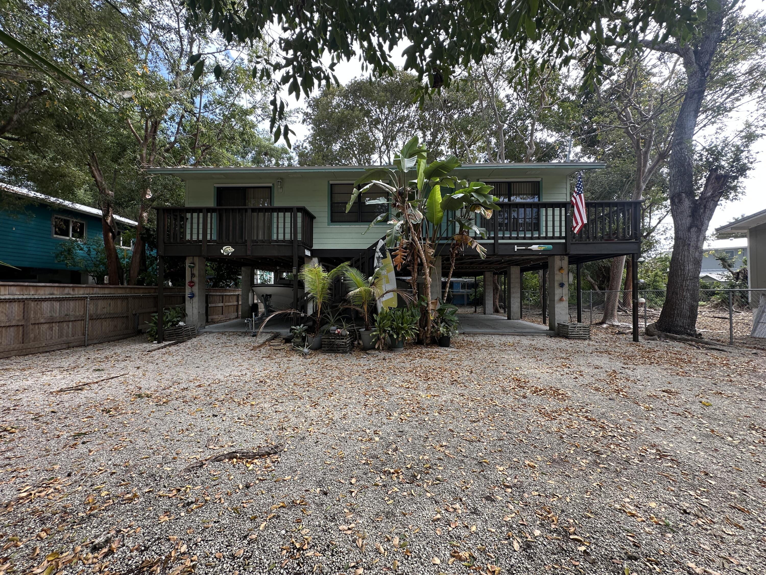 760 Musa Drive Property Photo 2