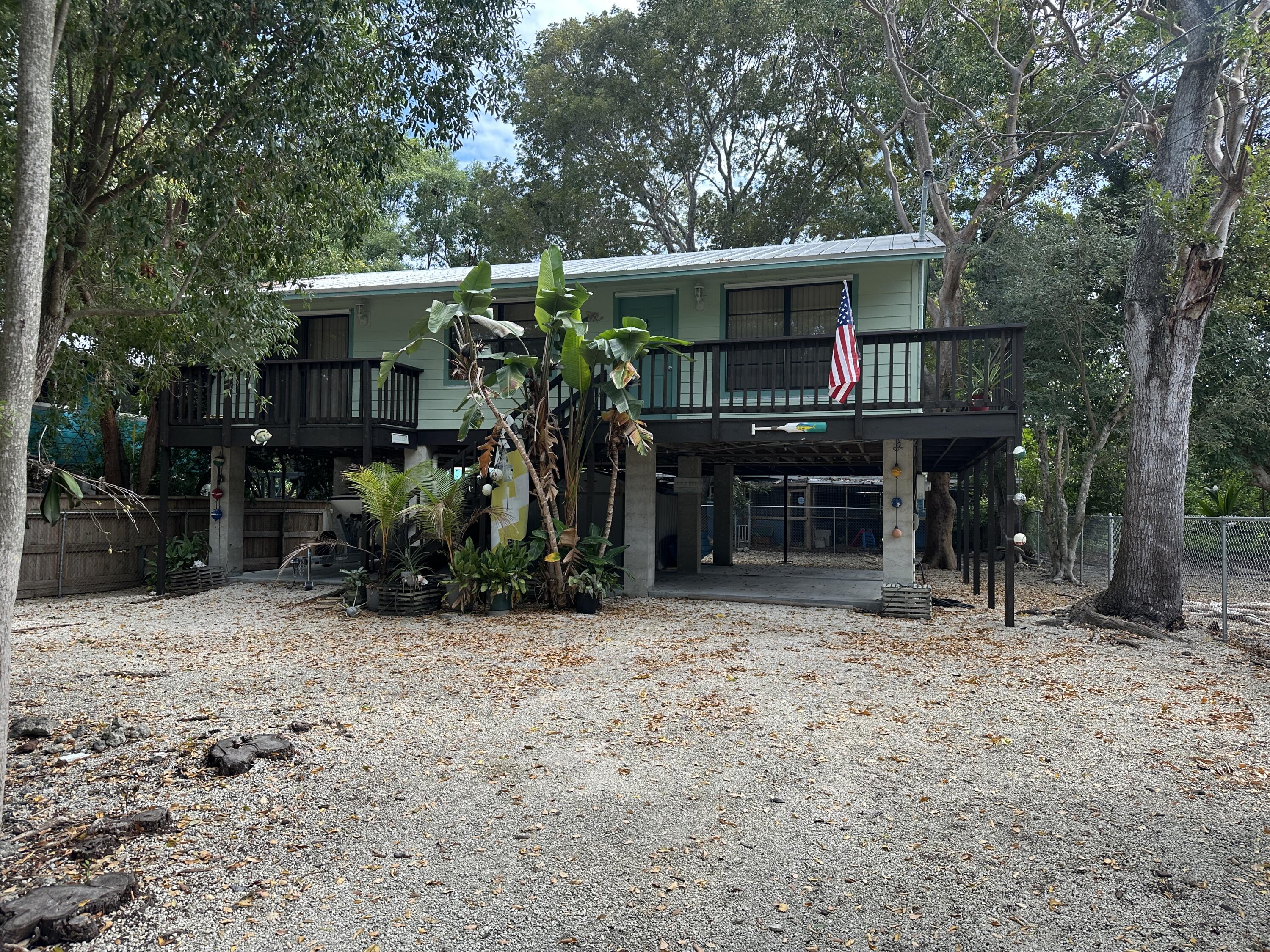 760 Musa Drive Property Photo 3