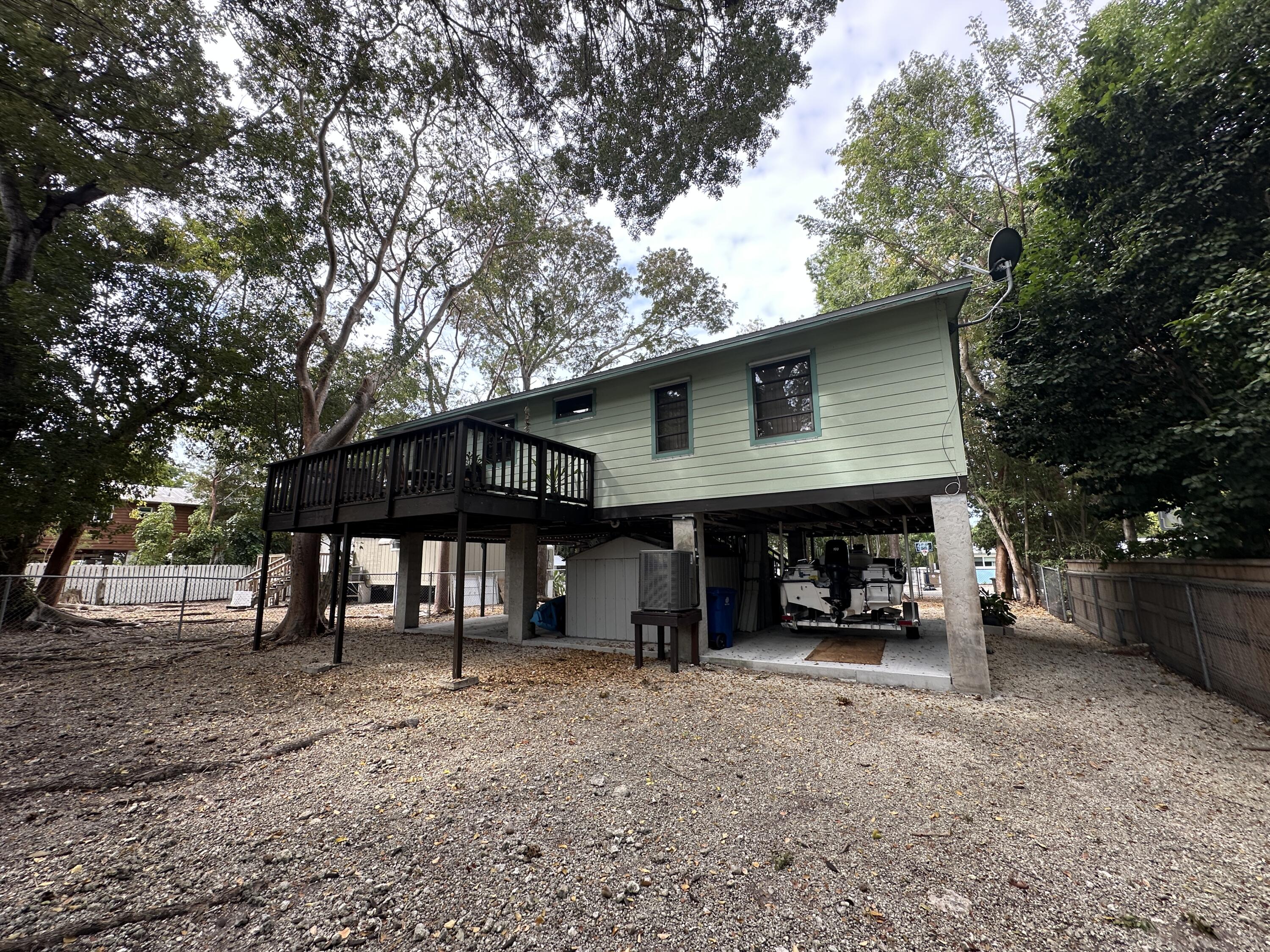 760 Musa Drive Property Photo 4