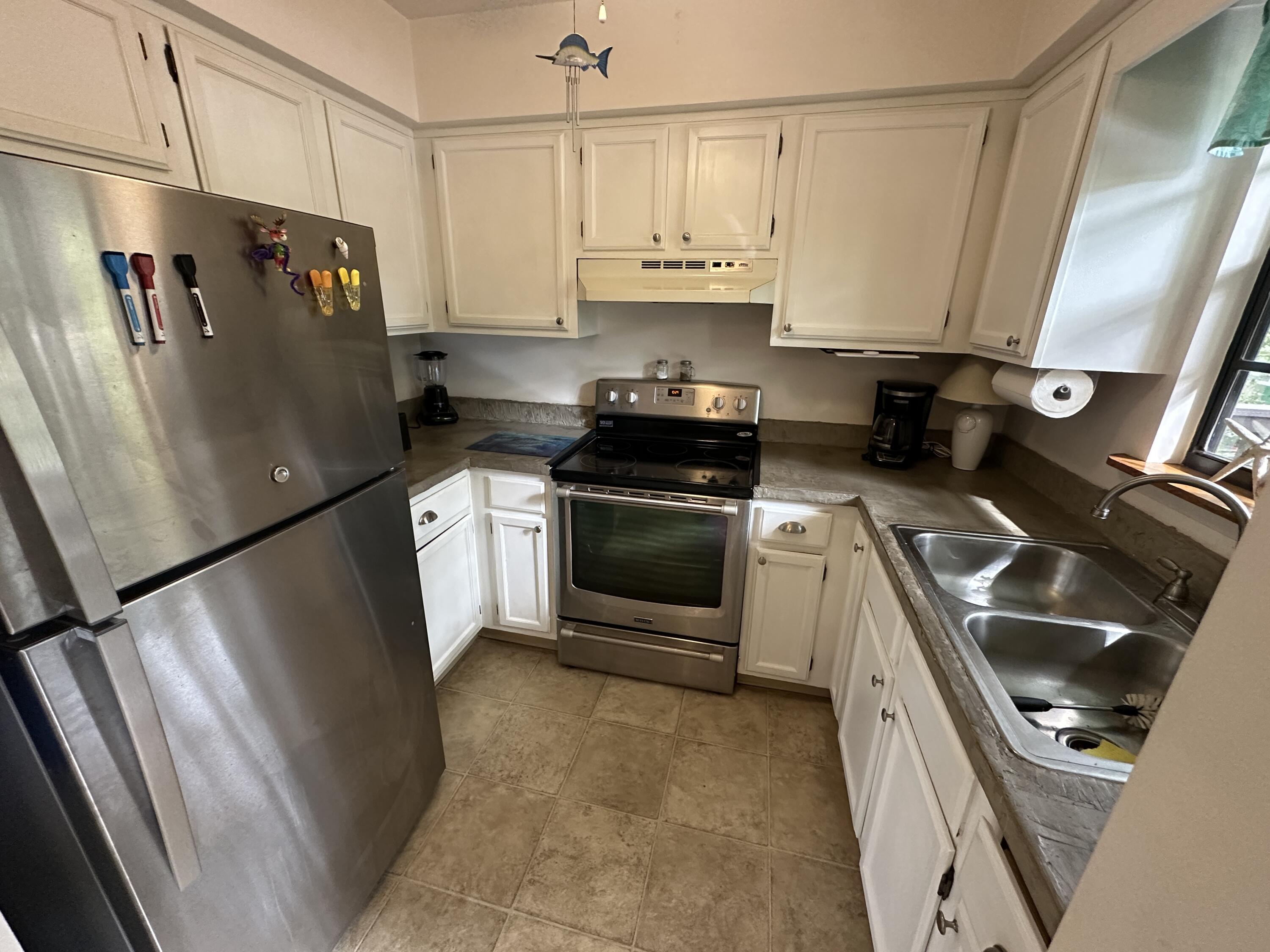 760 Musa Drive Property Photo 8