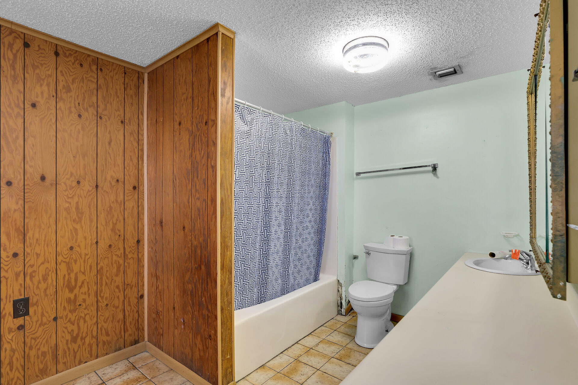82207 Old Highway Property Photo 27